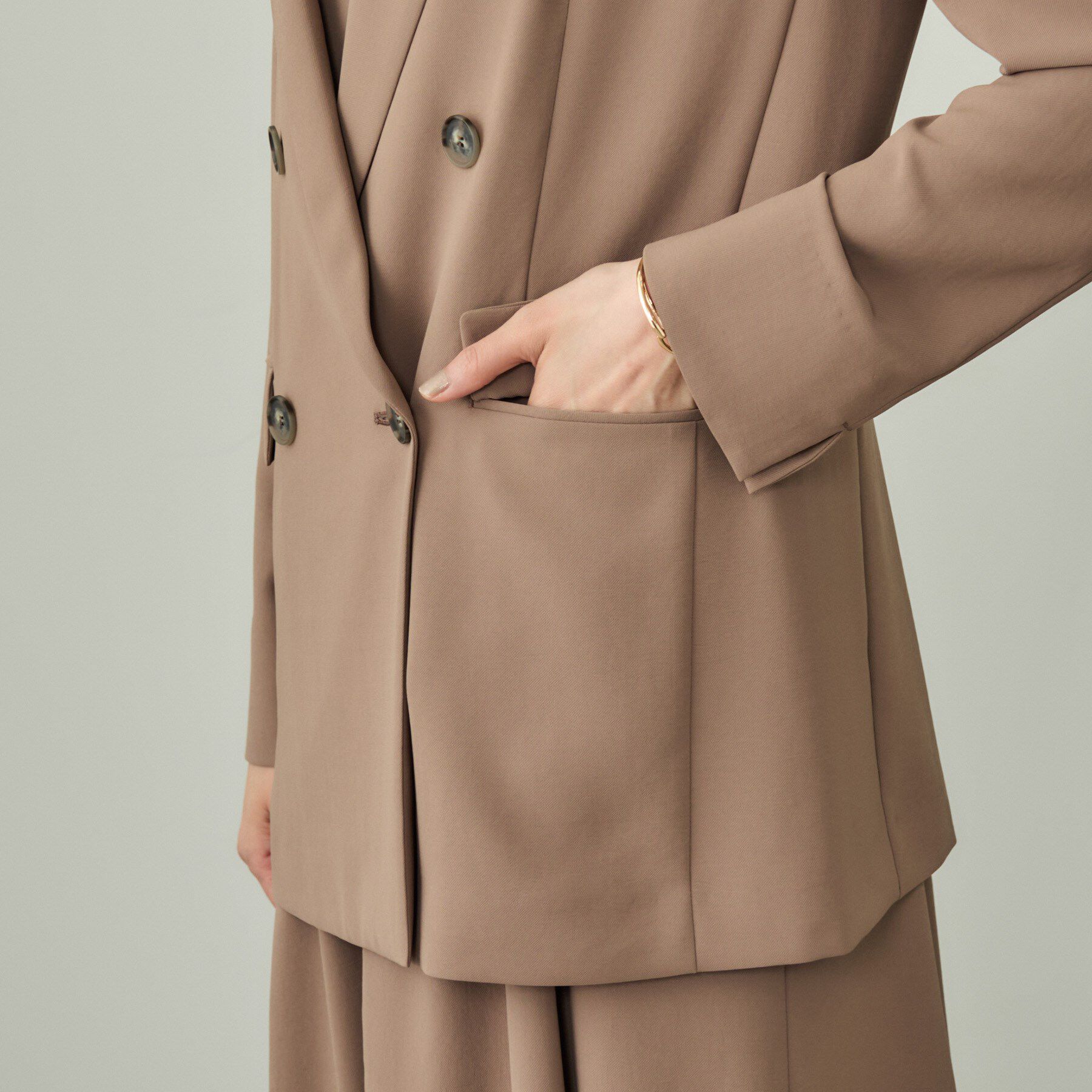 INDIVI「【軽く羽織れる！】ダブルジャケット」|テーラードジャケット|