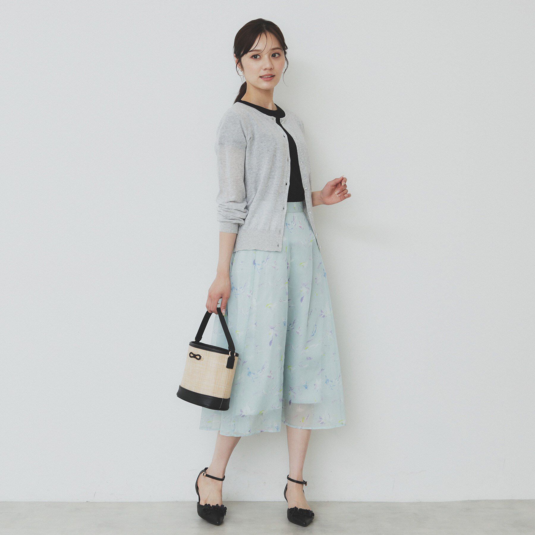 index「《7色展開/XS-LLサイズ》ビジューボタンクルーネックカーディガン【洗濯機洗い可】」|カーディガン|