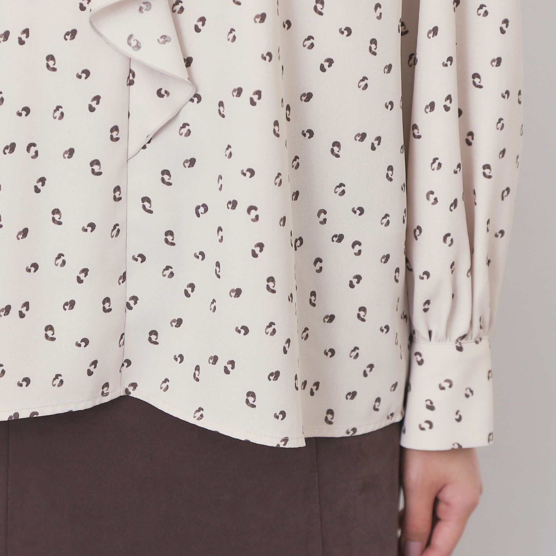 index「Vネックフリルブラウス【洗濯機OK/イージーアイロン】」|シャツ・ブラウス|