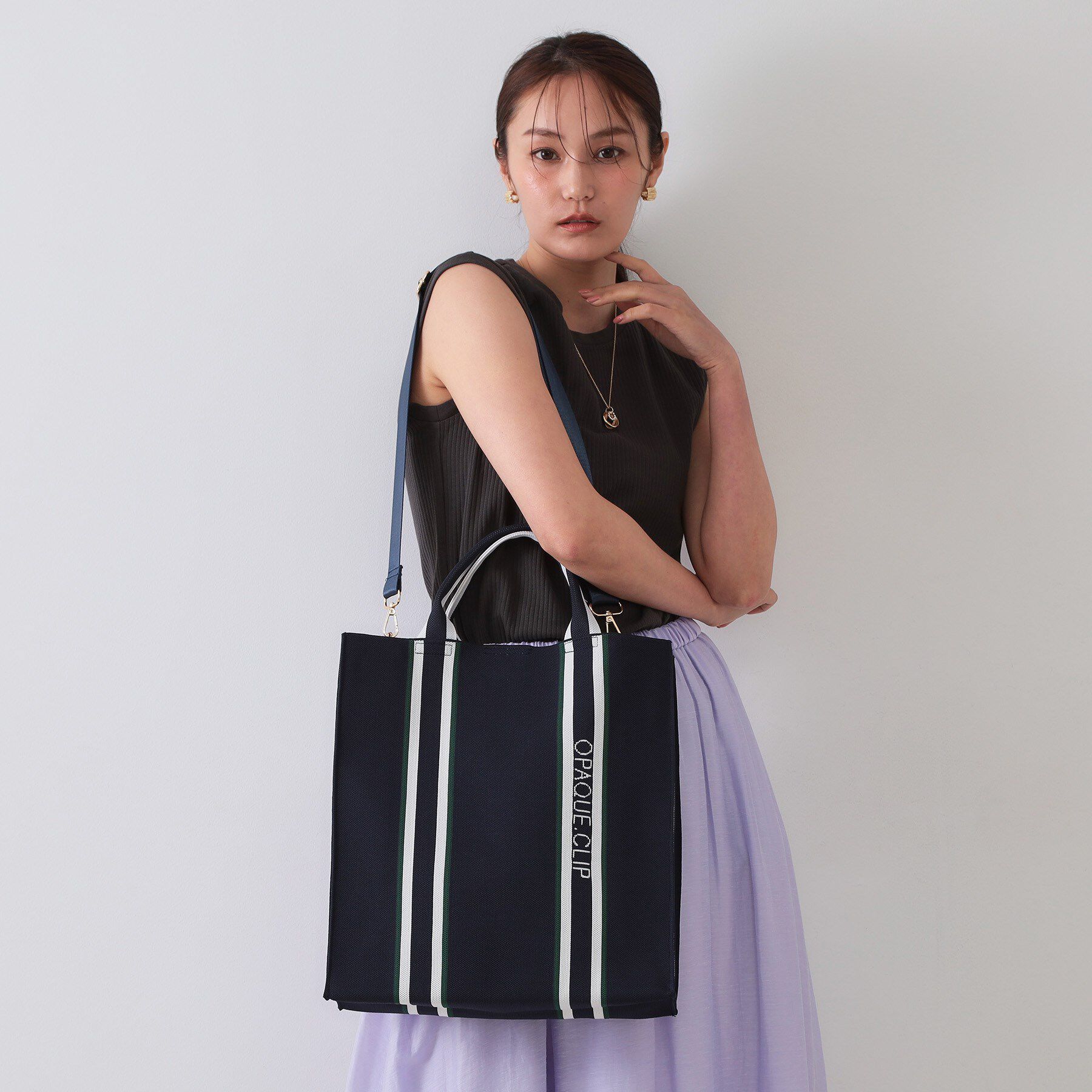 OPAQUE.CLIP「【2WAY/A4サイズ対応】ラインハンドルスクエアニットトートバッグ」|トートバッグ|ネイビー(094)