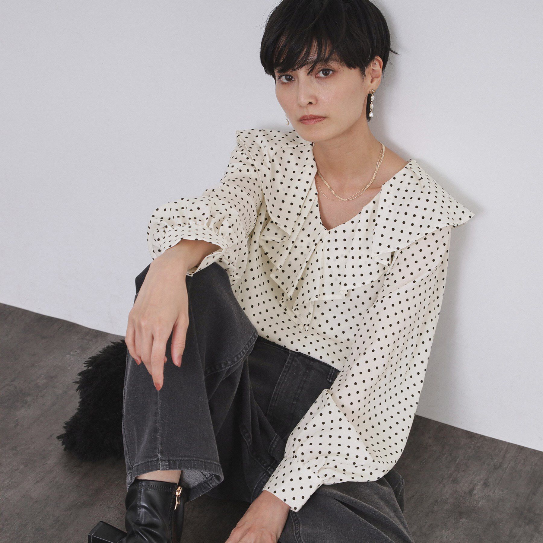 OPAQUE.CLIP「ドットプリントラッフルブラウス【洗濯機OK】」|シャツ・ブラウス|オフホワイト(103