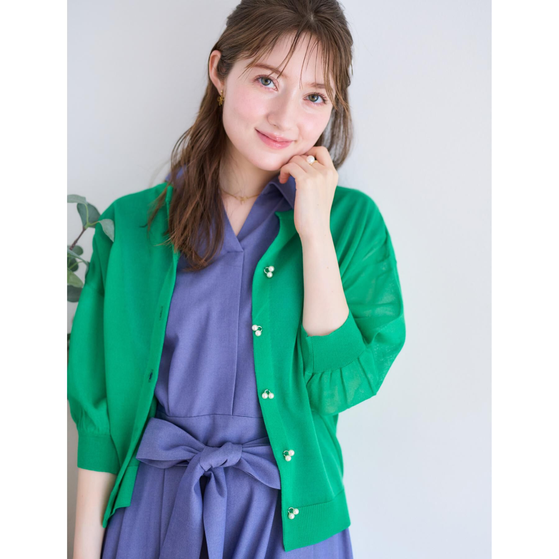 Couture broach「【前後2WAY・二の腕カバー】ダブルパール調釦5分袖シアーカーディガントップス」|カーディガン|