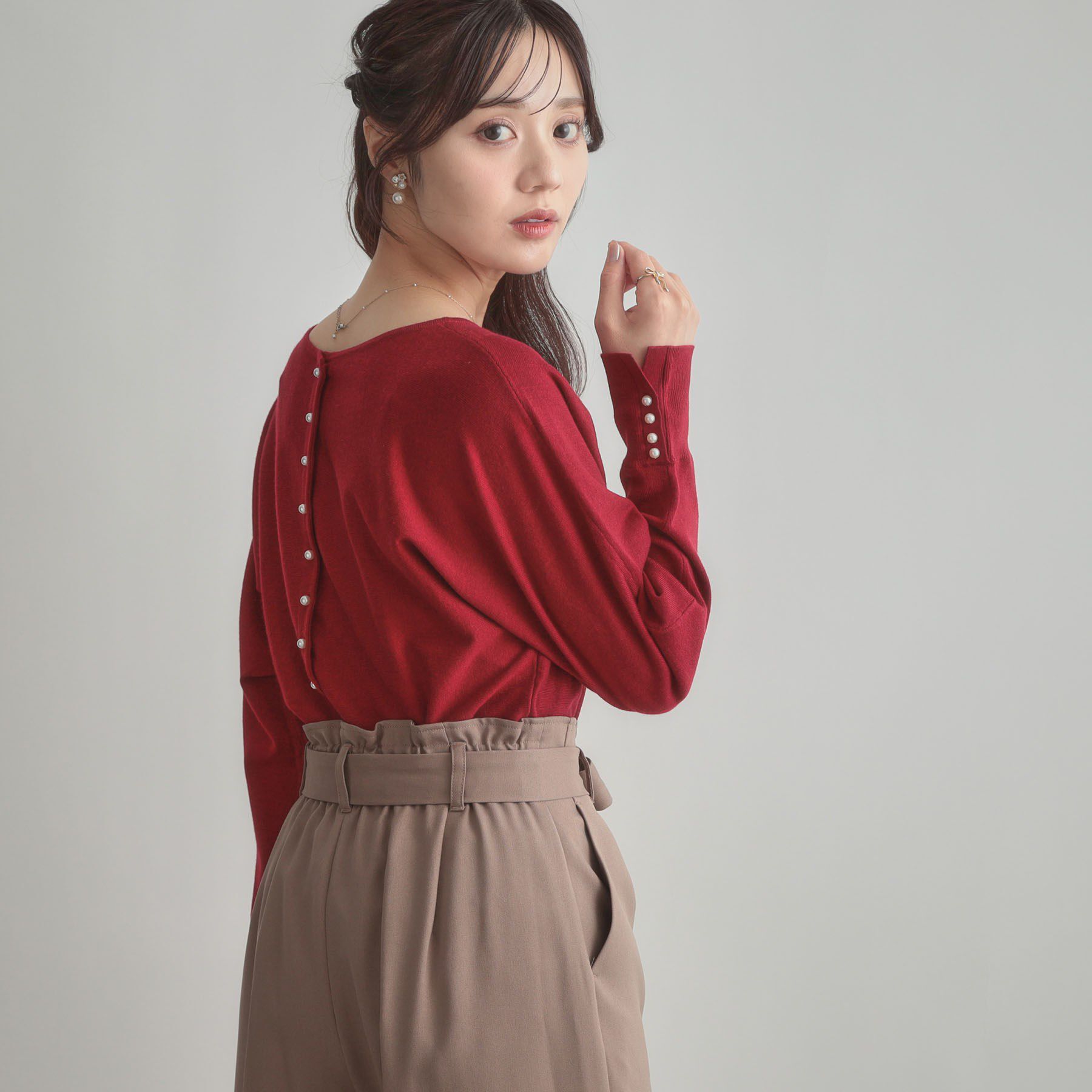 Couture broach「【大人上品・通勤・前後2WAY】バックパール調ドルマンニット」|ニット・セーター|