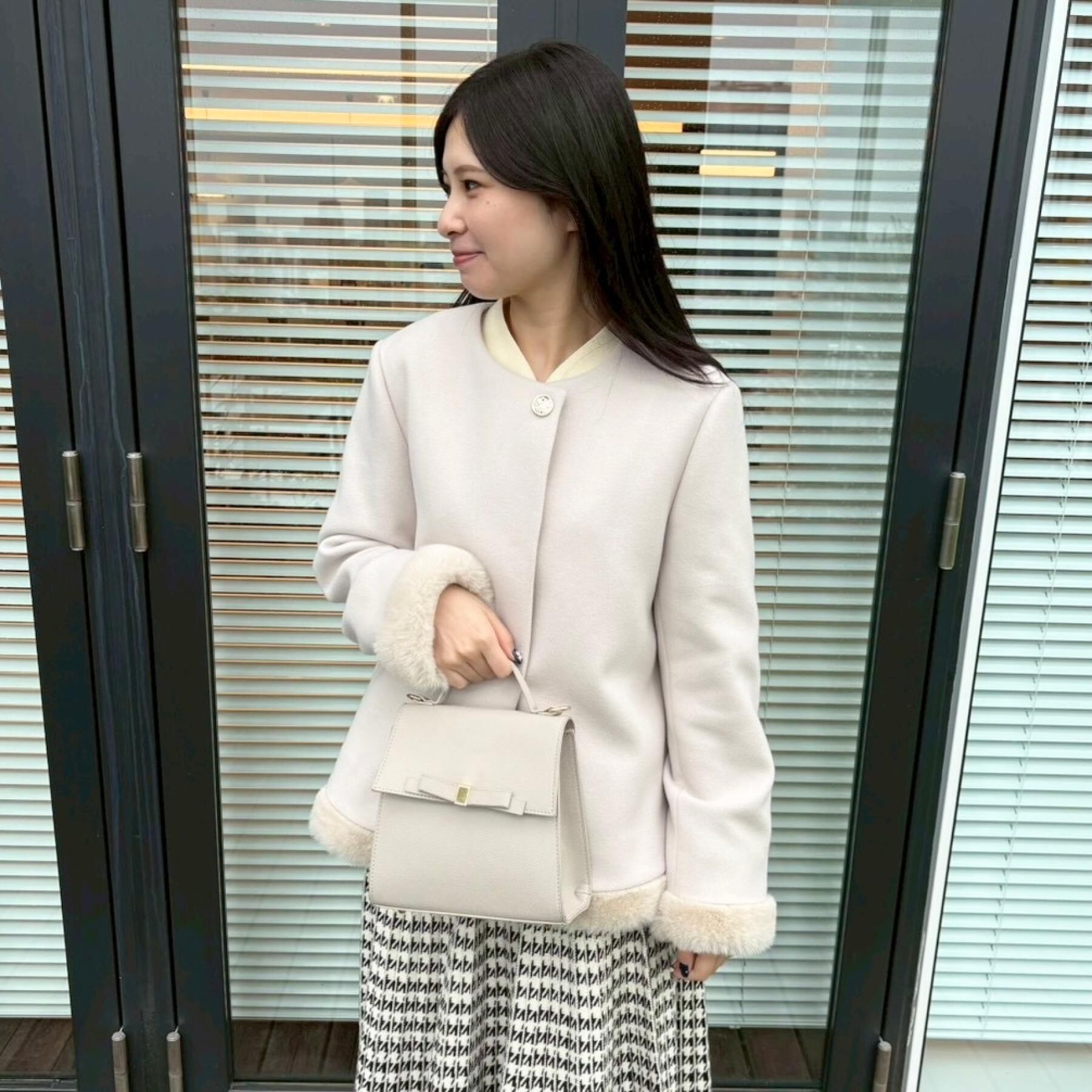 Couture broach「【大人レディ・フェイクファー取り外し可能】ケープ風ショートコート」|ノーカラーコート|