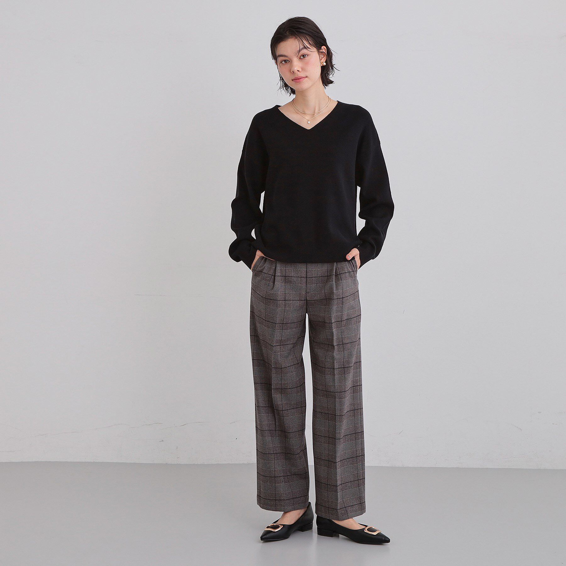 THE SHOP TK「【すっきりシルエットが叶う】大人のためのVネックニット/毛玉になりにくい/静電気防止/洗濯機OK」|ニット・セーター|