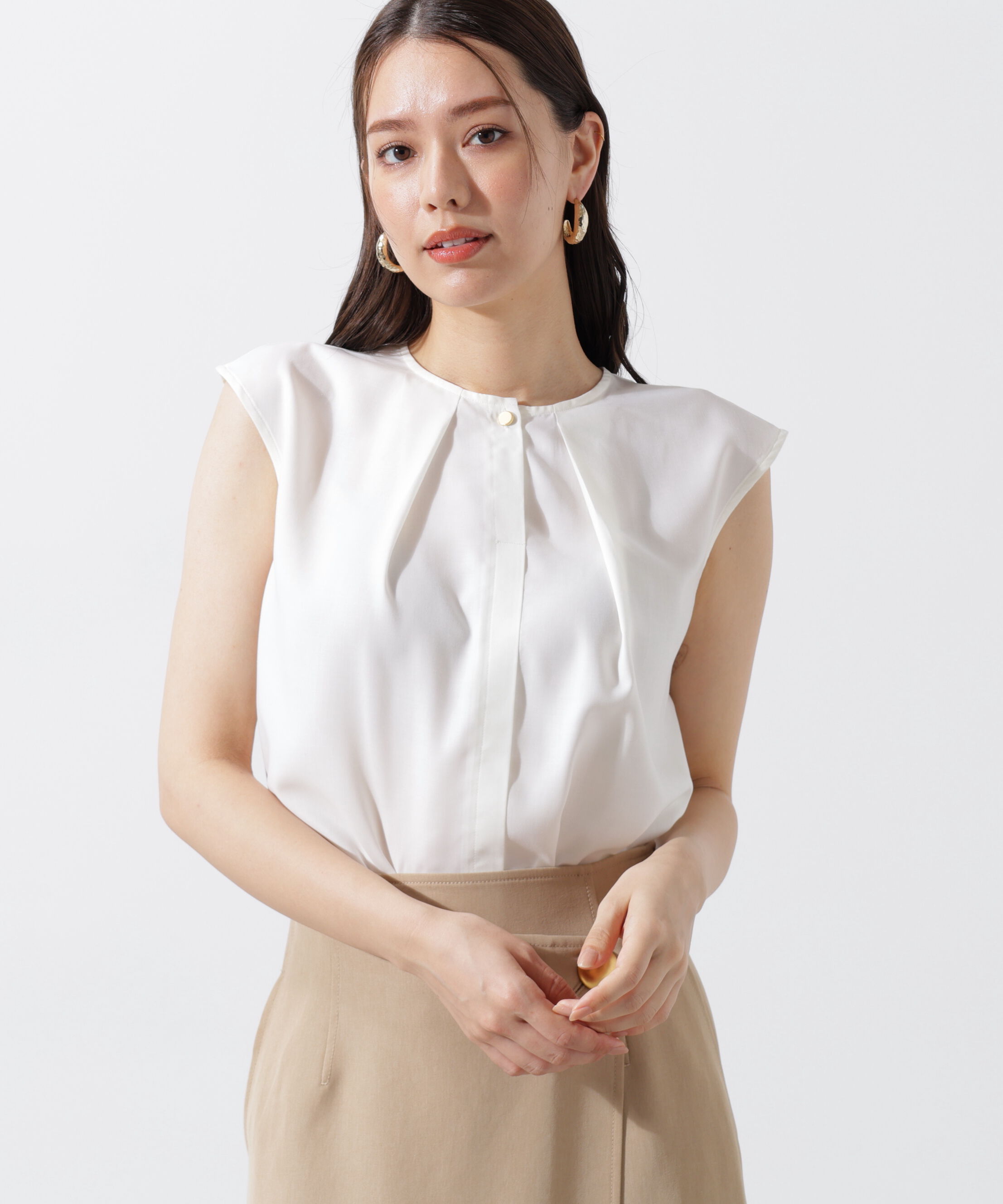  「メタルボタンクルーネックタックブラウス」|シャツ・ブラウス|