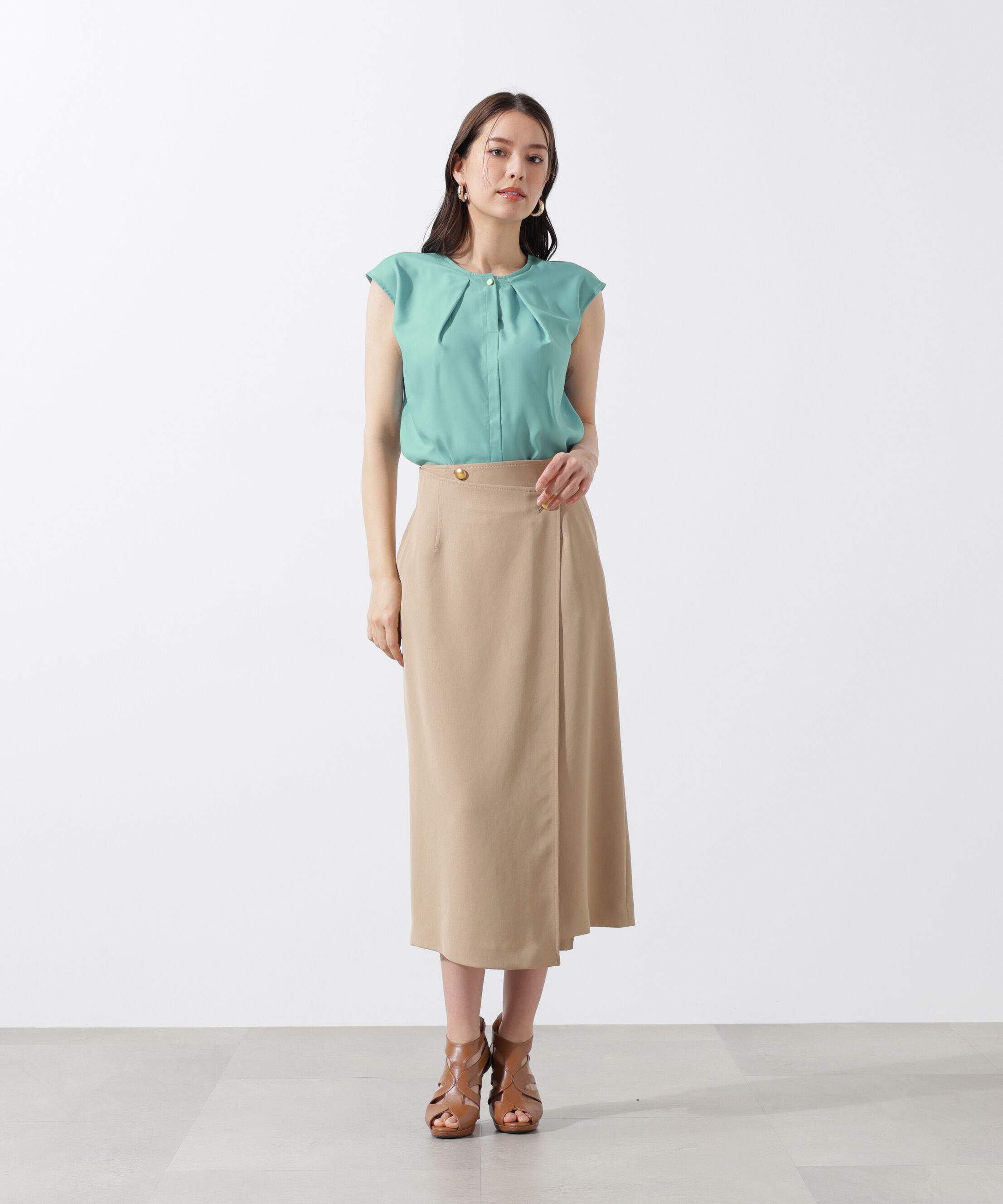  「メタルボタンクルーネックタックブラウス」|シャツ・ブラウス|