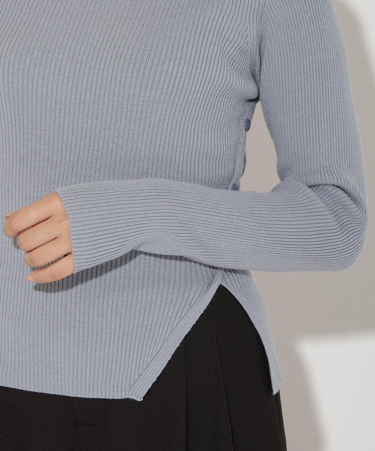 アンドクチュール「アシメＶネック長袖プルオーバー」|ニット・セーター|