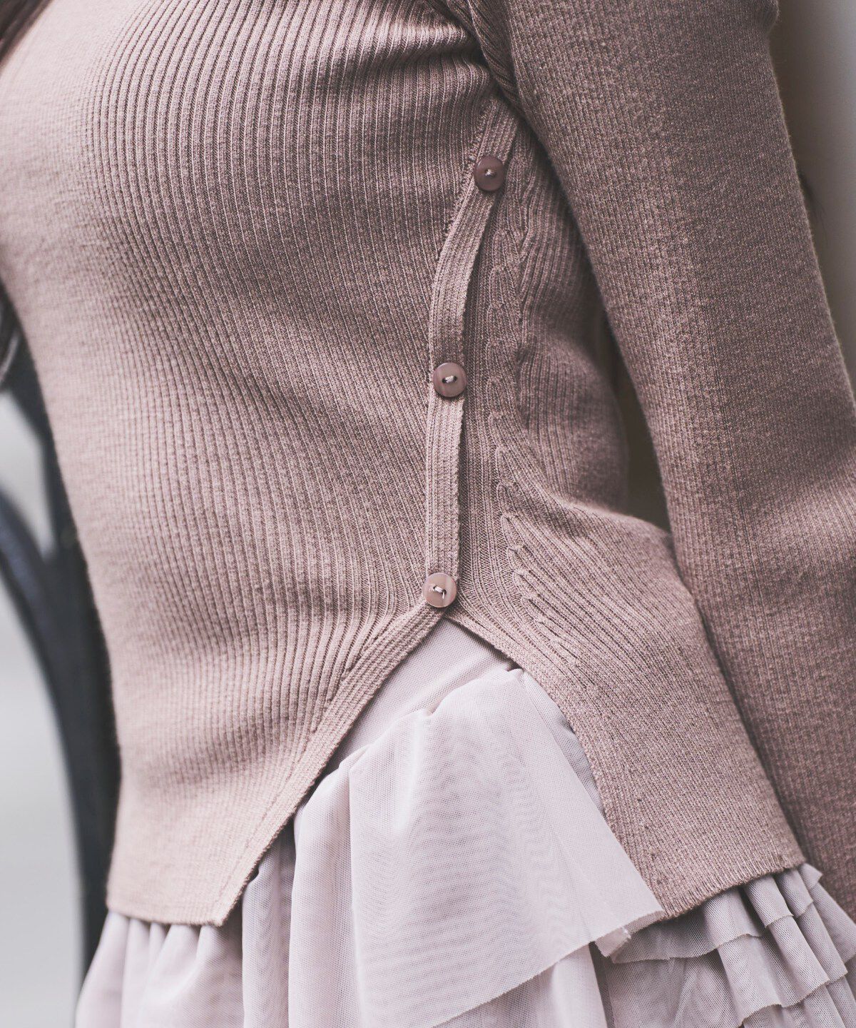 アンドクチュール「アシメＶネック長袖プルオーバー」|ニット・セーター|