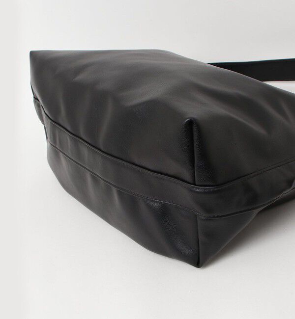 fredy emue「フェイクレザービッグショルダーバッグ」|ショルダー・メッセンジャー|