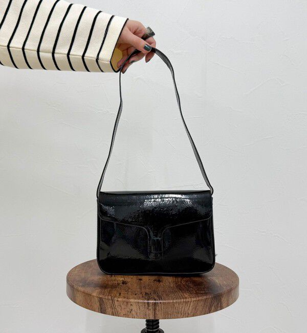 fredy emue「エナメルフラップワンハンドルバッグ」|ショルダー・メッセンジャー|