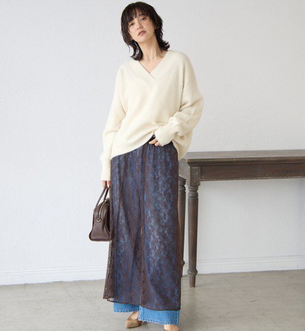  「【華やかな印象に】ヘアリーヤーン深Vネックニット」|ニット・セーター|