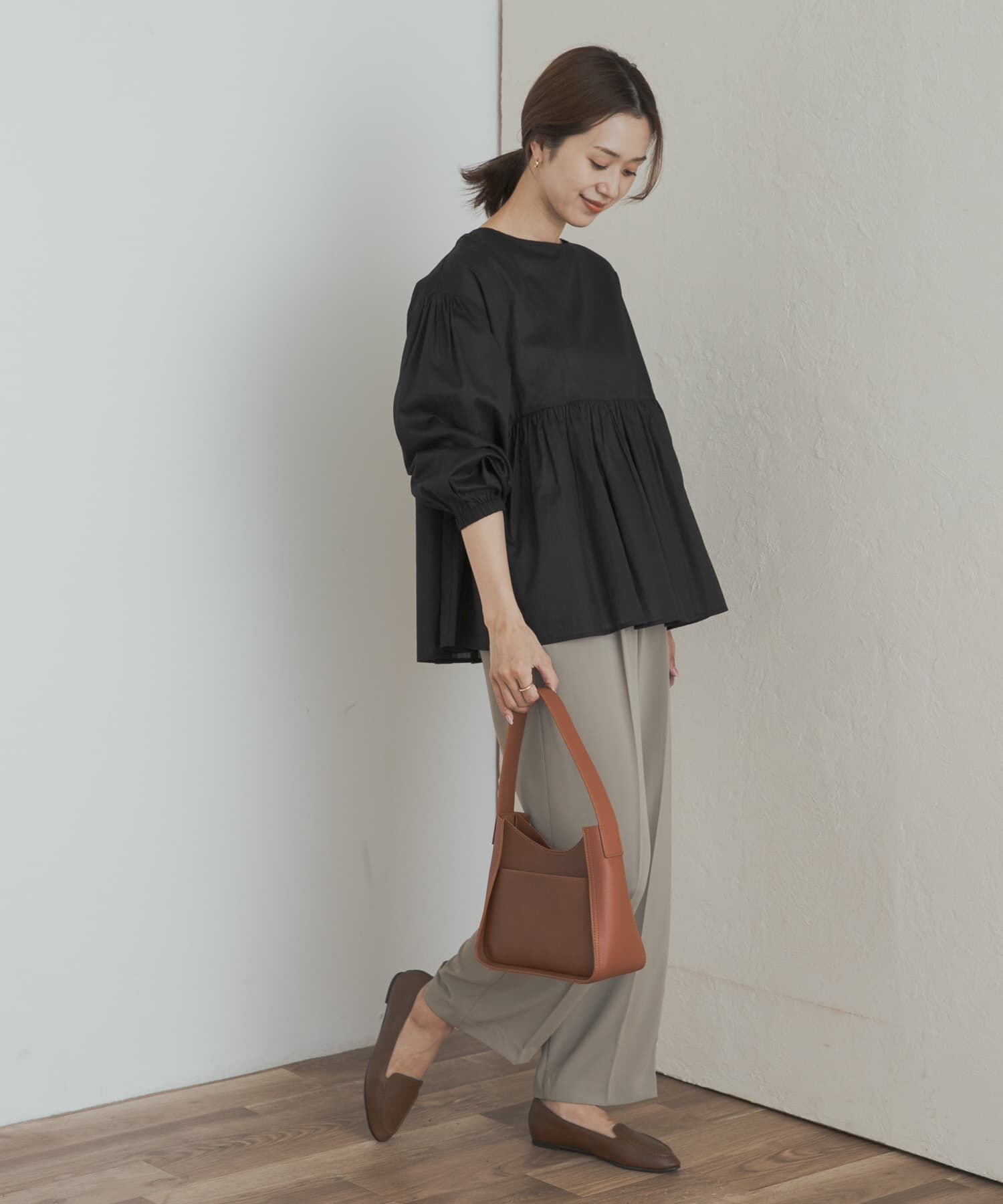 URBAN RESEARCH DOORS「コットンツイル2WAYギャザーブラウス」|シャツ・ブラウス|