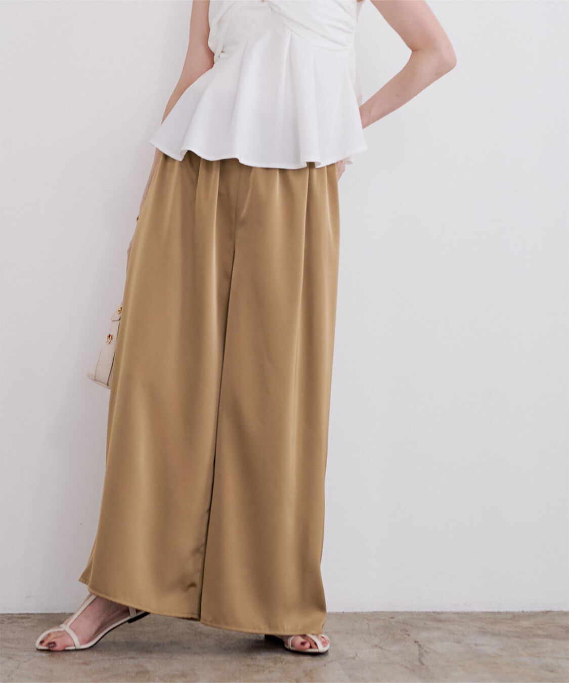 ur's「サテンイージードレープパンツ」|スラックス|キャメル