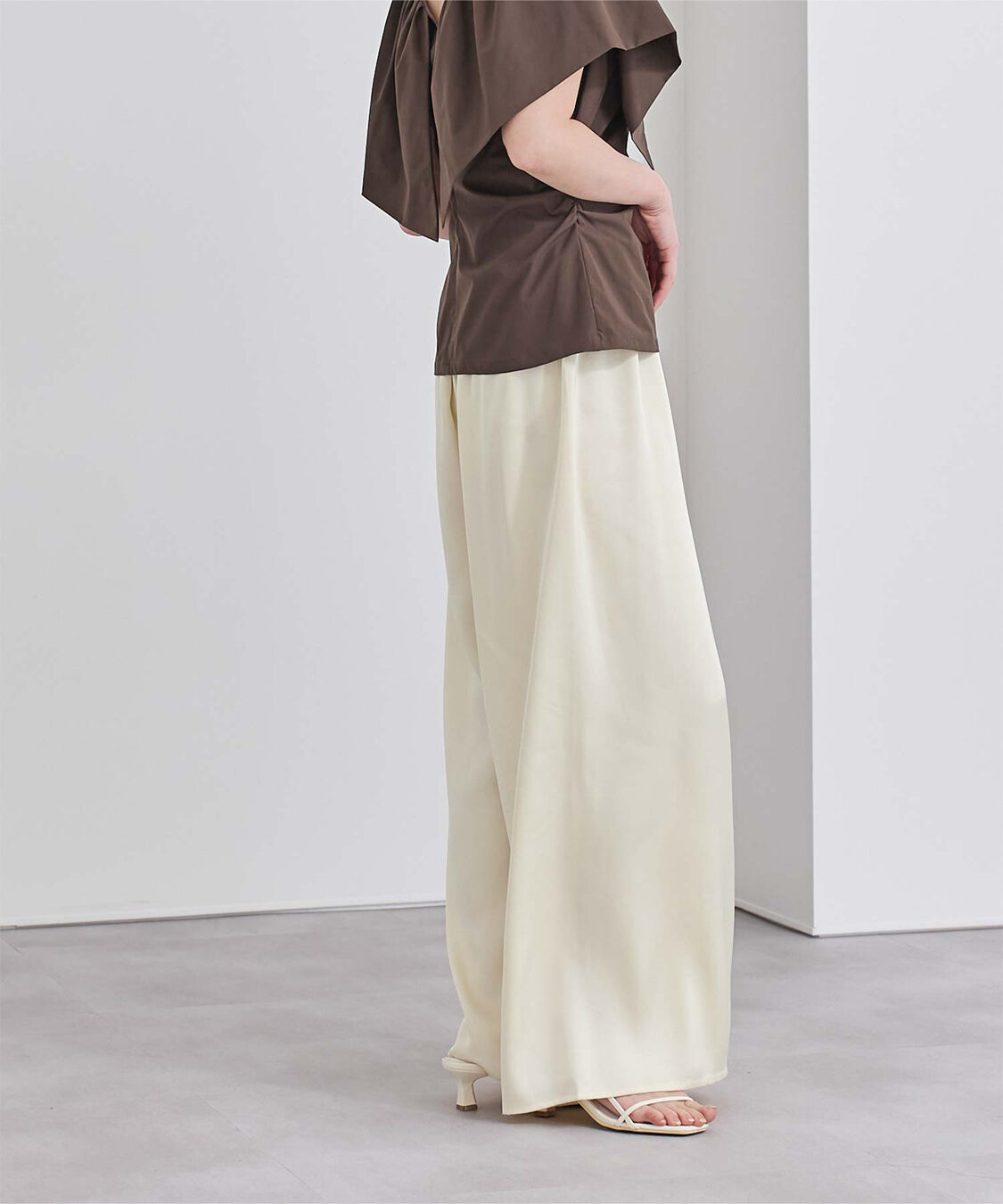 ur's「サテンイージードレープパンツ」|スラックス|