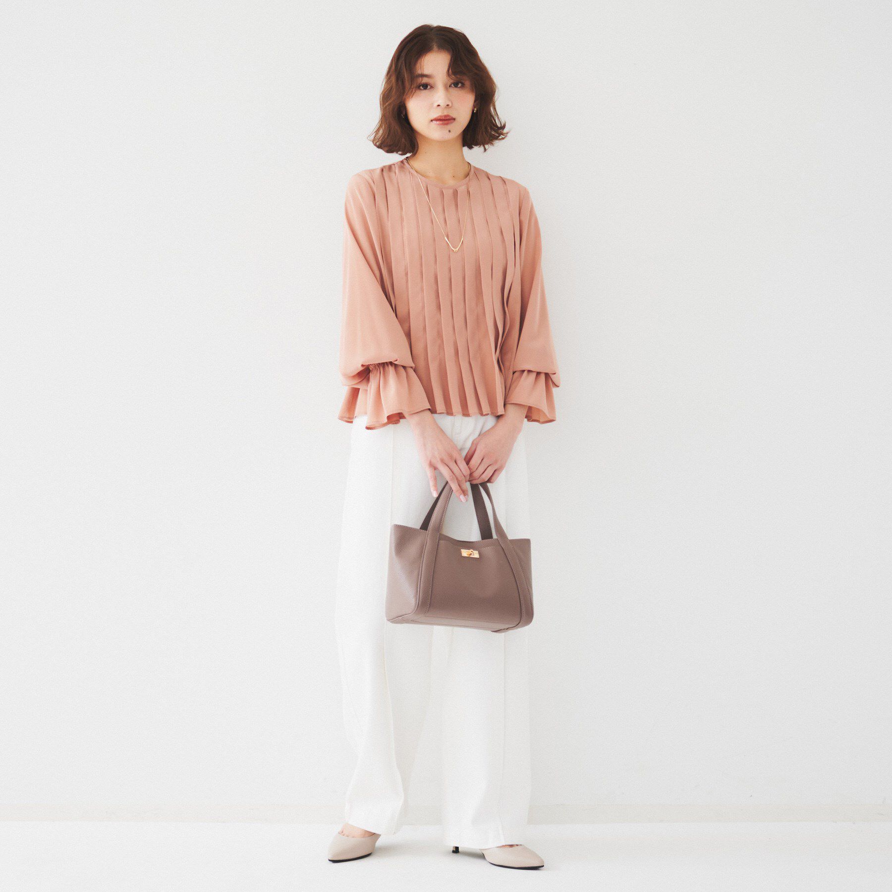 UNTITLED「【光沢/オンオフ使える】フロントタックブラウス」|シャツ・ブラウス|