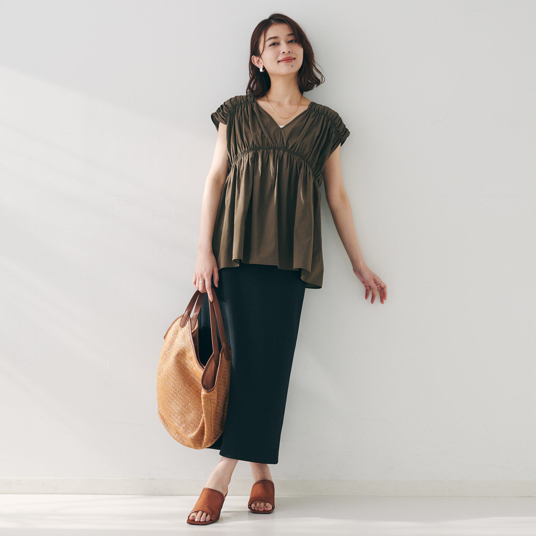 UNTITLED「【コットン100/洗える/トレンド】シャーリングブラウス」|シャツ・ブラウス|