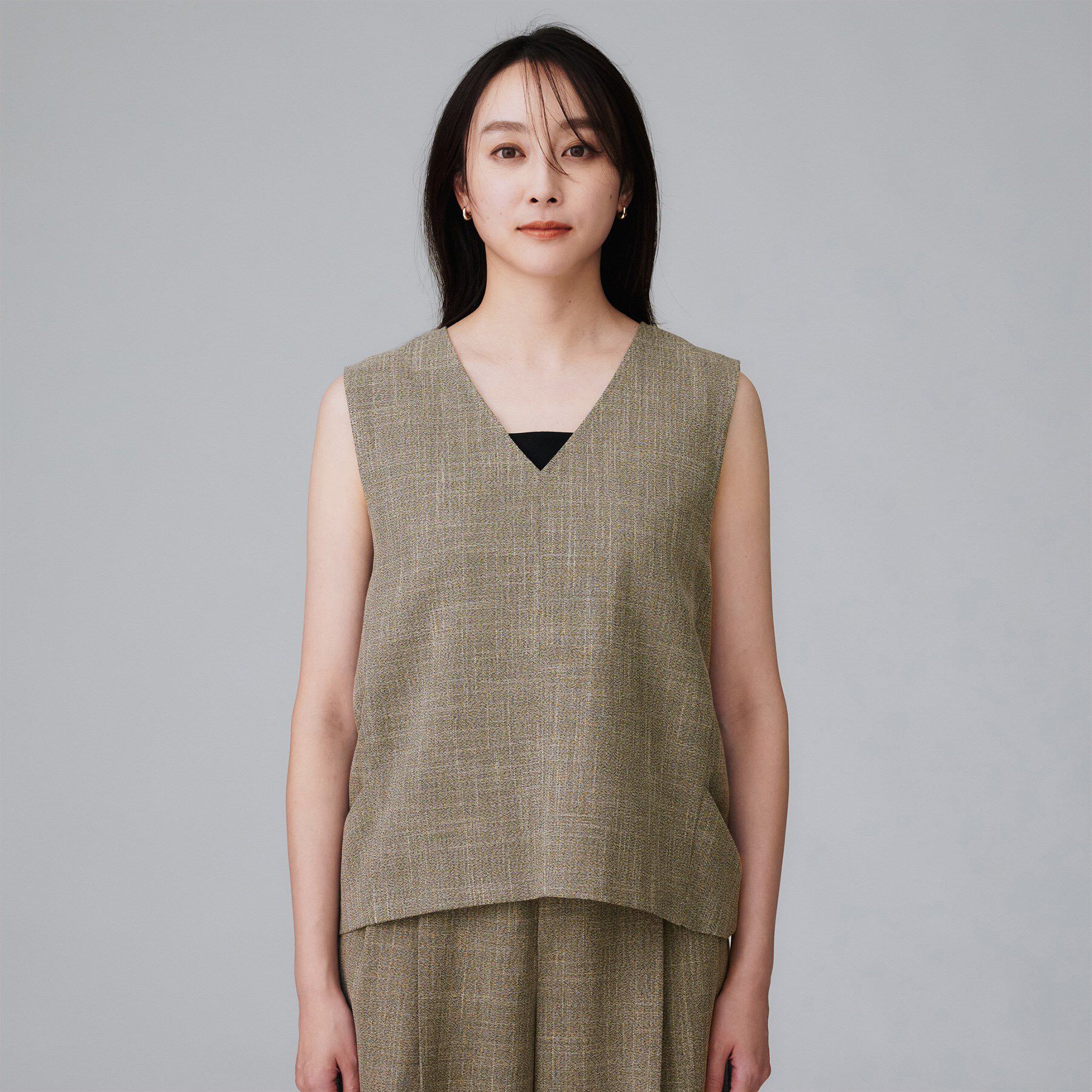 UNTITLED「【セットアップ可/洗える】梳毛調合繊Vネックベスト」|シャツ・ブラウス|