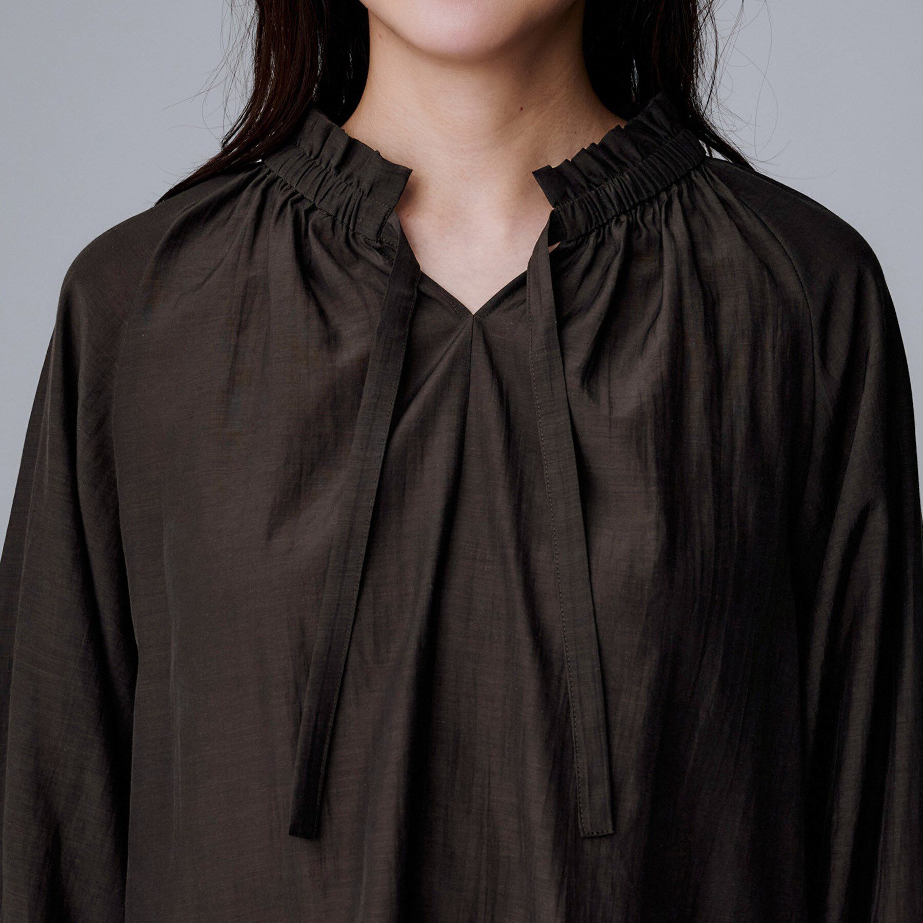 UNTITLED「【キャンディスリーブ/エレガント】フリルギャザーネックブラウス」|シャツ・ブラウス|