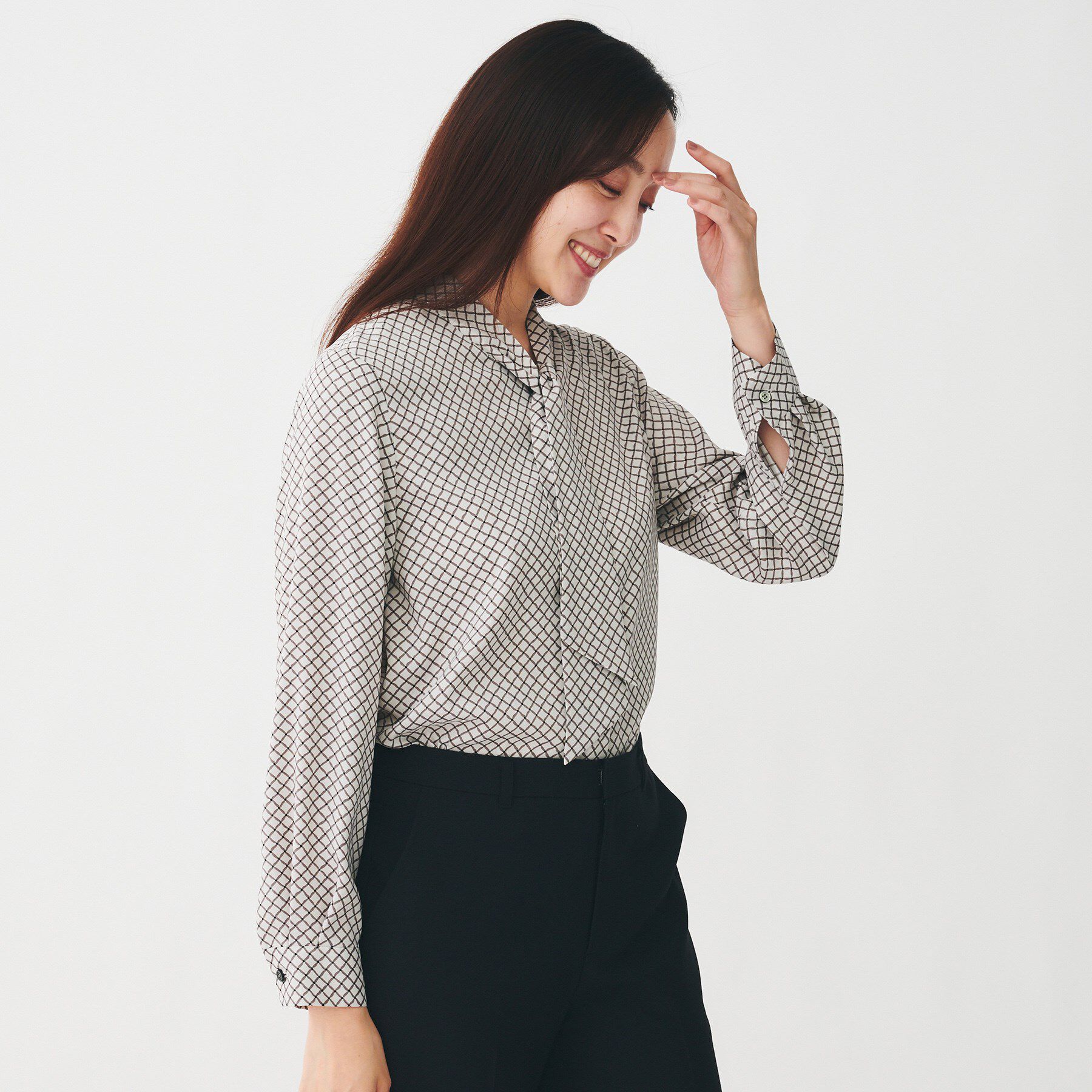 UNTITLED「【ボウタイ/通勤スーツ/オフィス】スクエアプリントブラウス」|シャツ・ブラウス|