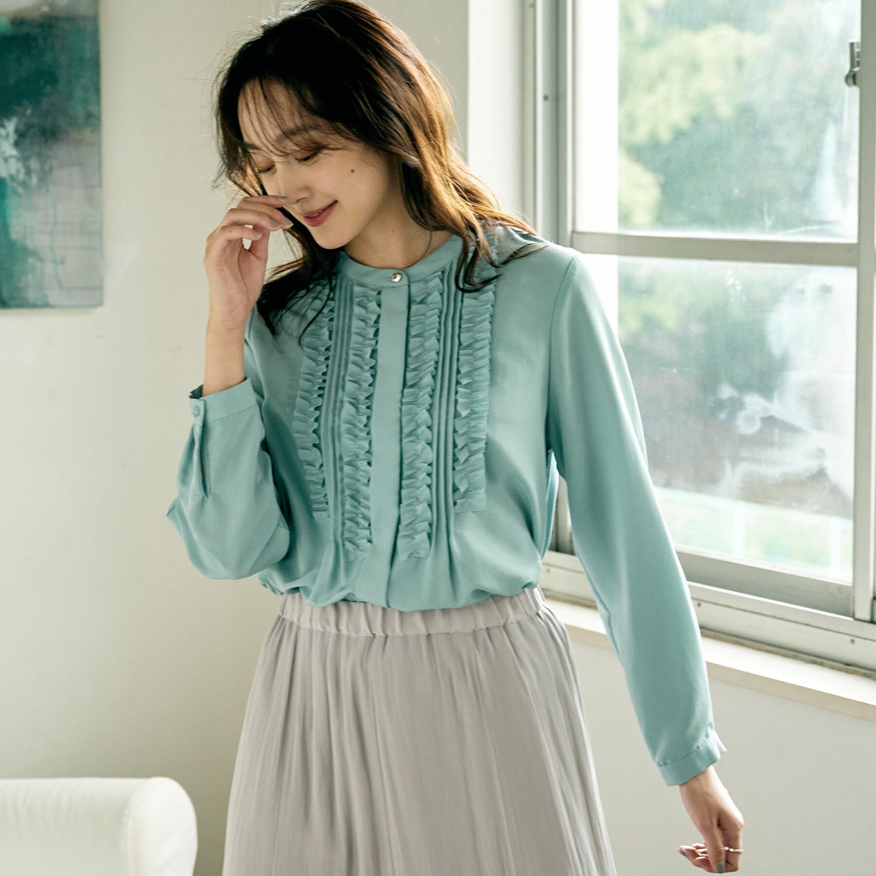 UNTITLED「【1枚で着映え/オンオフ着回し】フリルサテンブラウス」|シャツ・ブラウス|