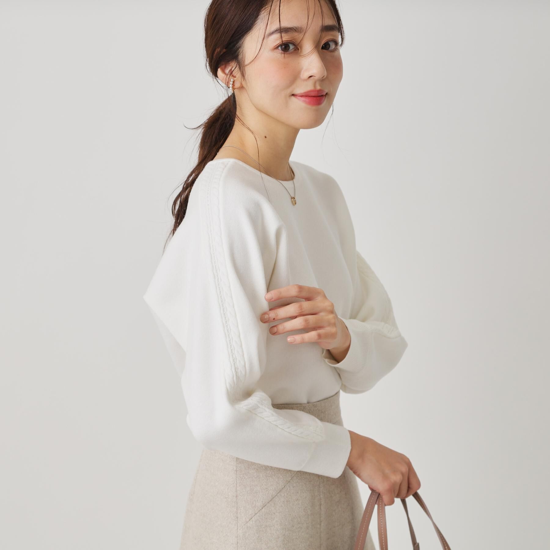 COUP DE CHANCE「【手洗い可】ケーブルビーズ袖デザインニット」|ニット・セーター|