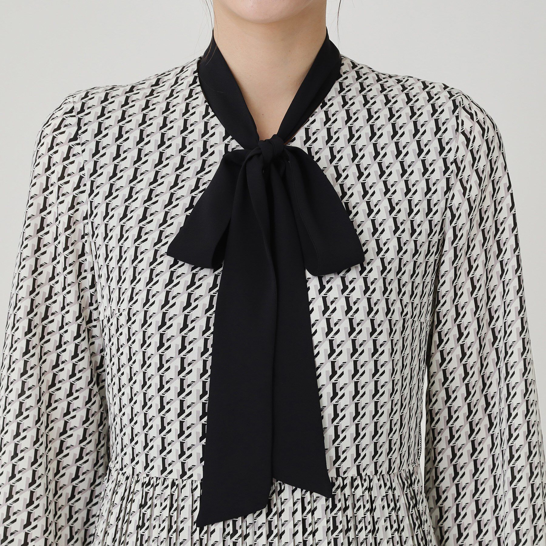 COUP DE CHANCE「【ボウ取外し可】幾何柄プリーツワンピース」|ワンピース|