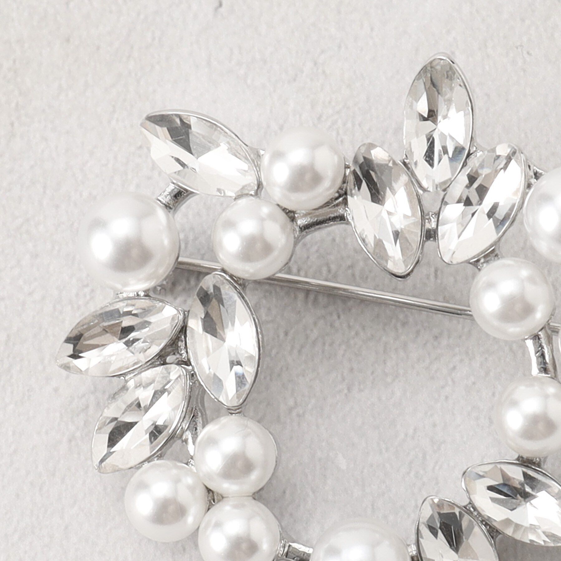 grove「パール調ビジューラウンドミニブローチ【入卒対応可】」|ブローチ・コサージュ|