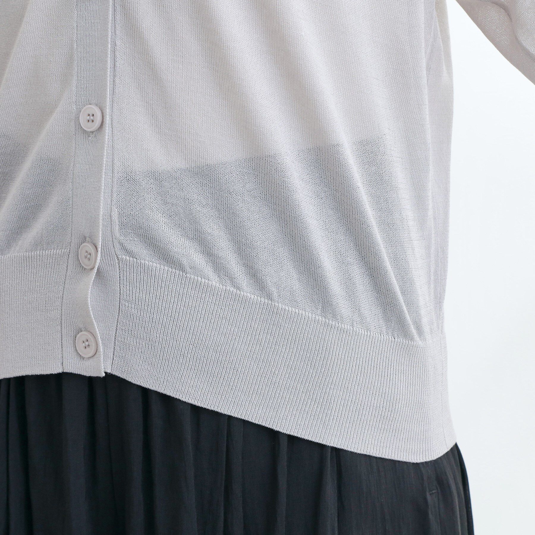 grove「さっと二の腕カバー　大人な抜け感シアーラグランVネックカーデ」|カーディガン|