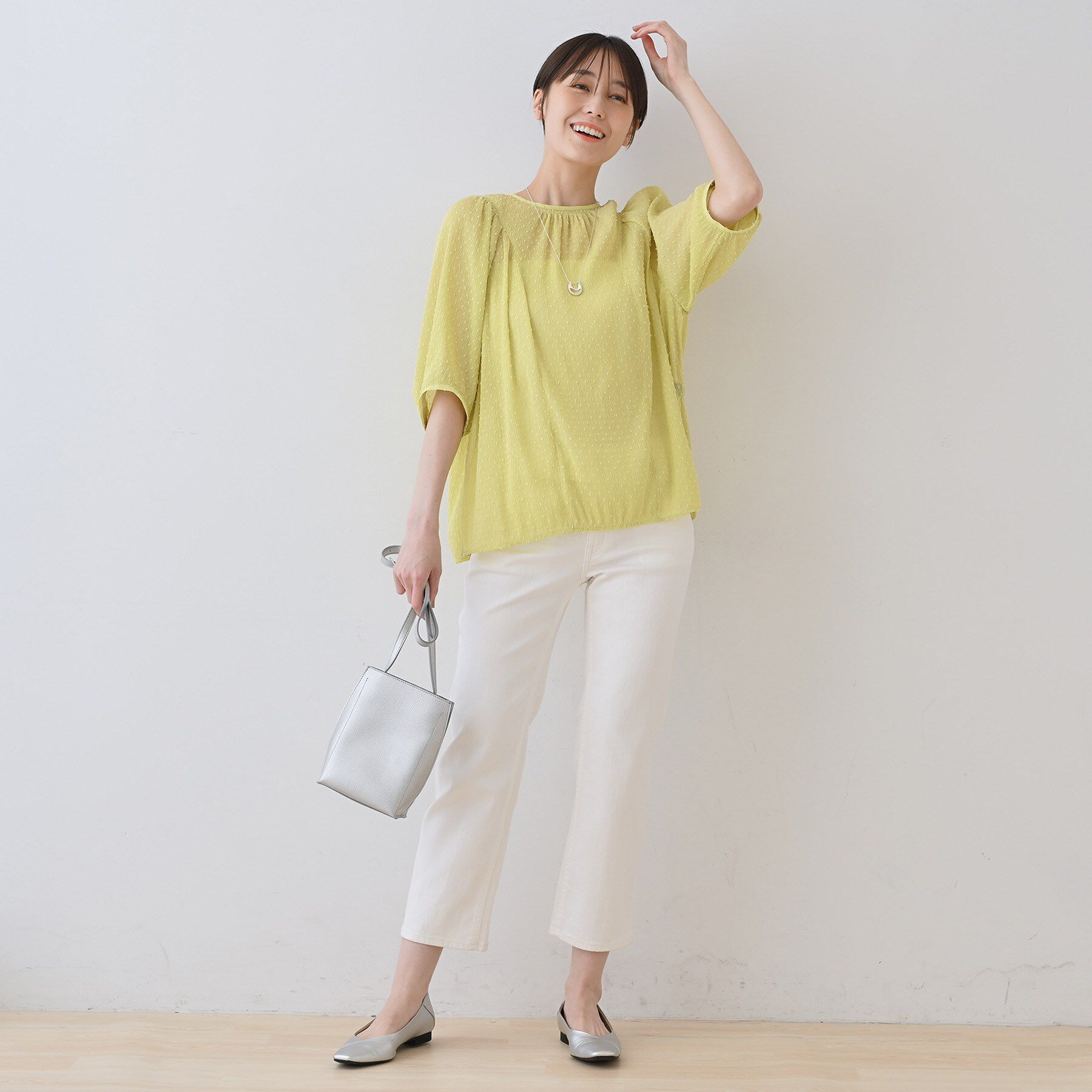 INDIVI「【洗える／ドット柄／凹凸素材】袖コンシャスドルマンブラウス」|シャツ・ブラウス|