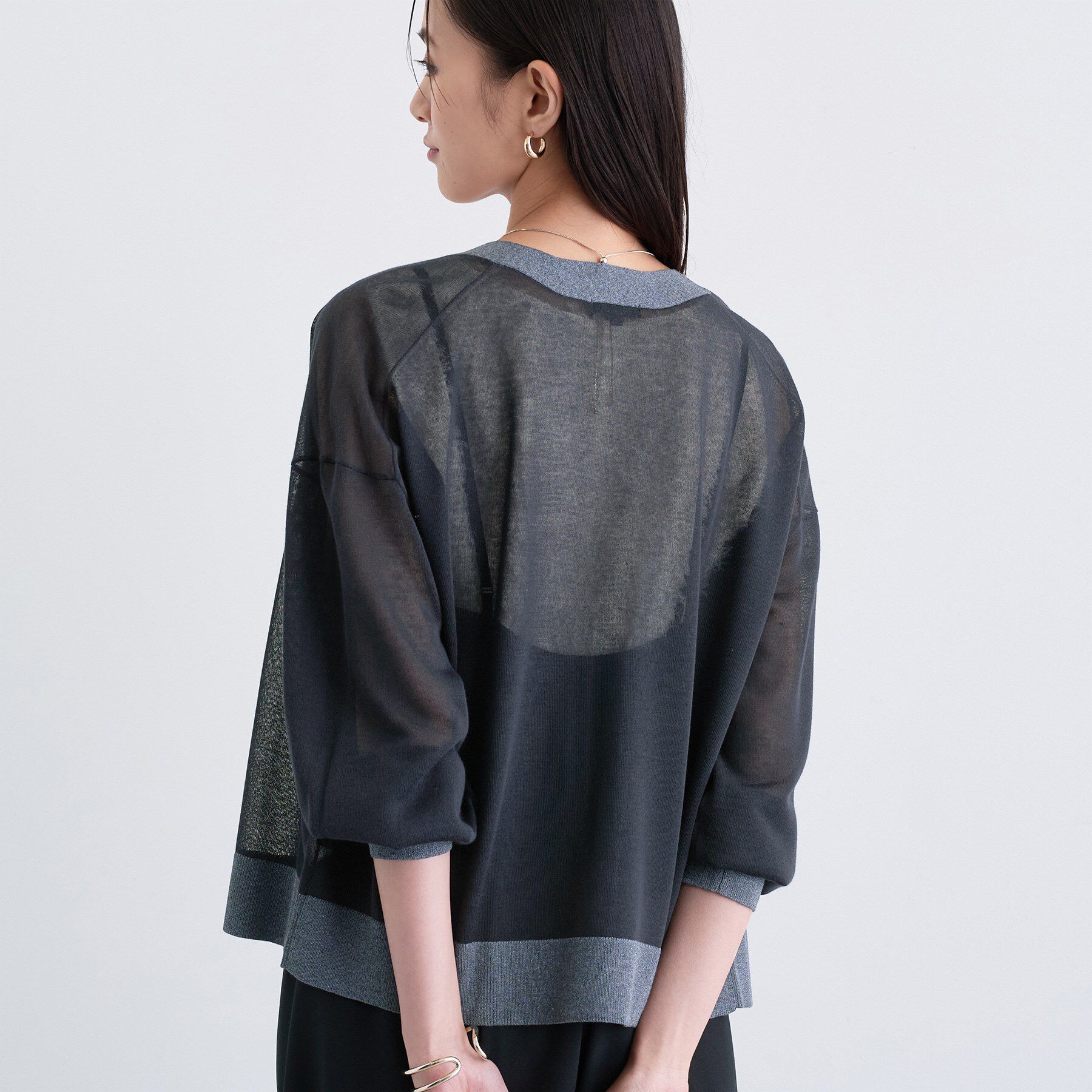 INDIVI「【程よいシアー素材/洗える】バイカラーラメカーディガン」|カーディガン|