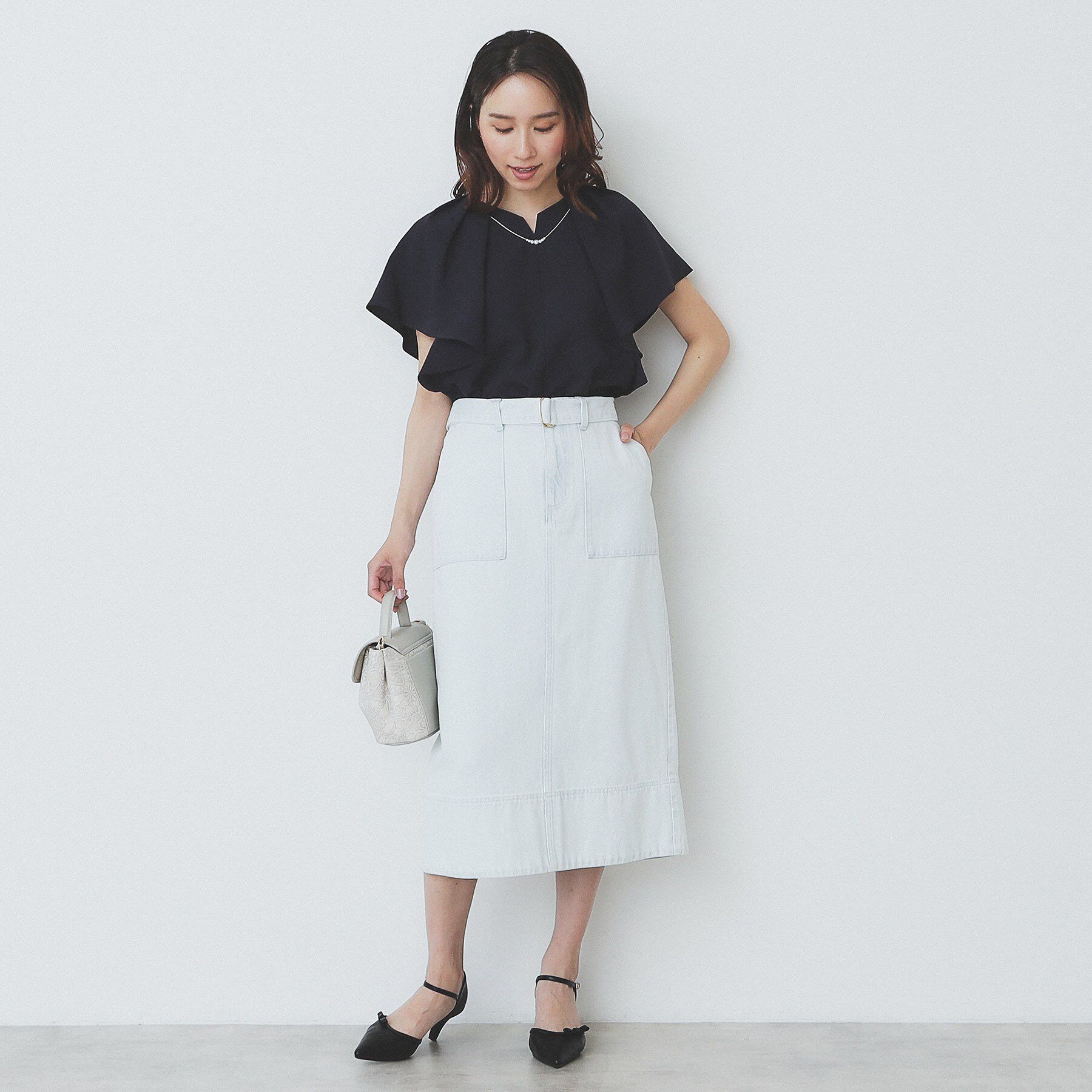 index「《7色展開/S-LLサイズ》フリルタックスリーブキーネックブラウス【吸水速乾/洗濯機可/イージーアイ」|シャツ・ブラウス|