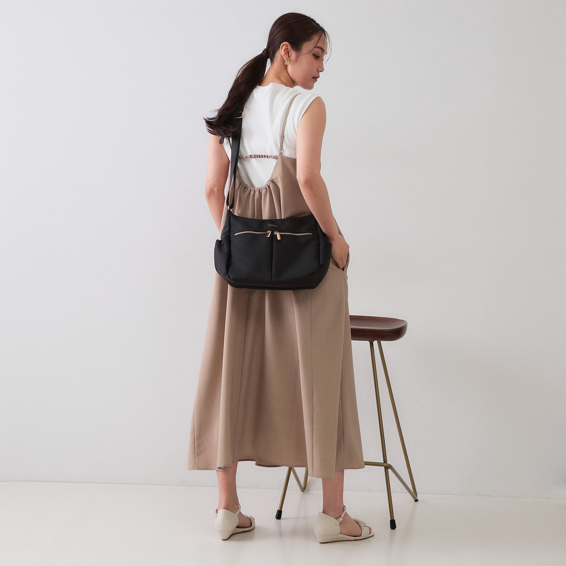 OPAQUE.CLIP「【軽量/撥水加工/多ポケット】ツイルミドルサイズムーンショルダーバッグ」|ショルダー・メッセンジャー|