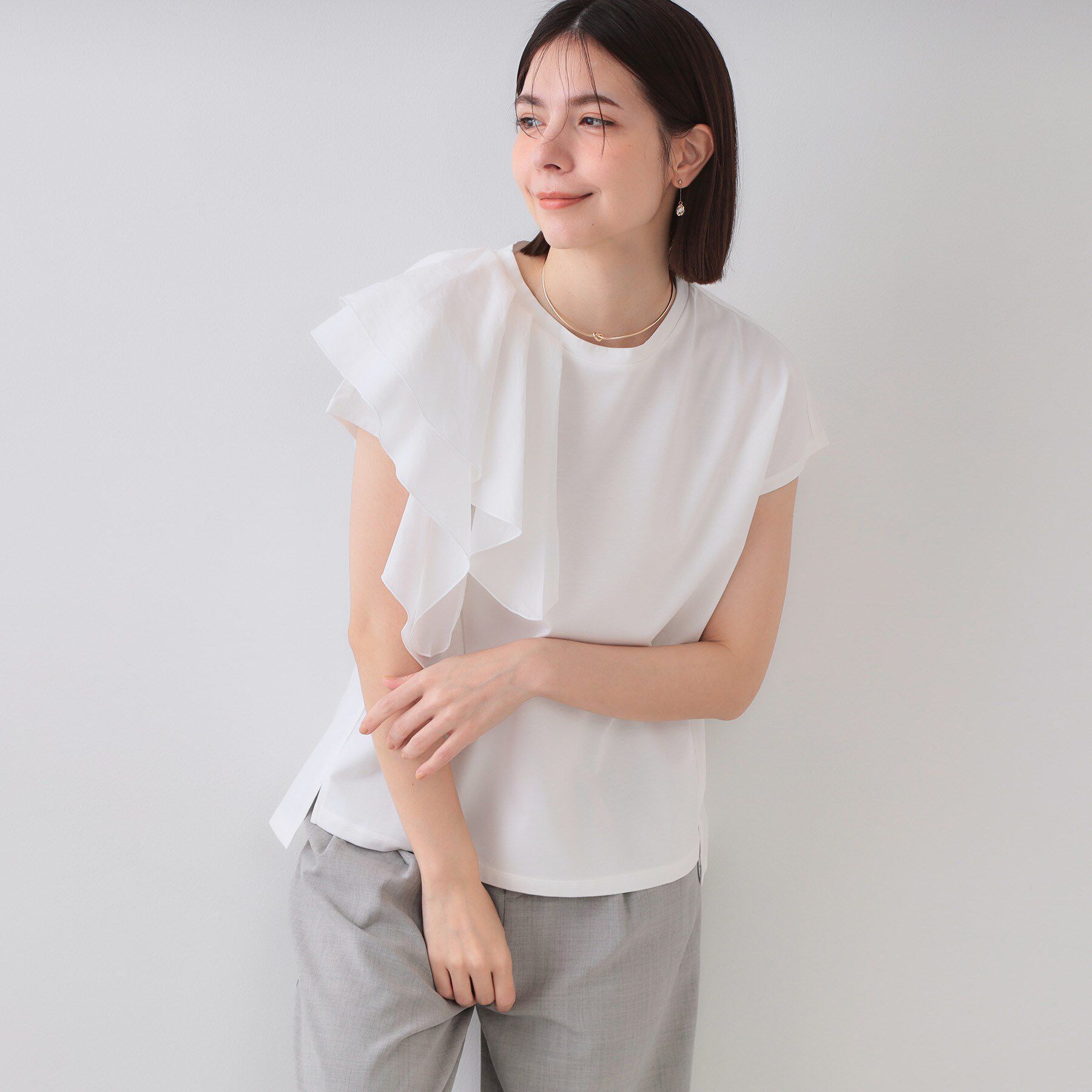 OPAQUE.CLIP「ショルダーフリルドッキングカットソー【洗濯機洗い可】」|Tシャツ・カットソー|ホワイト(001)