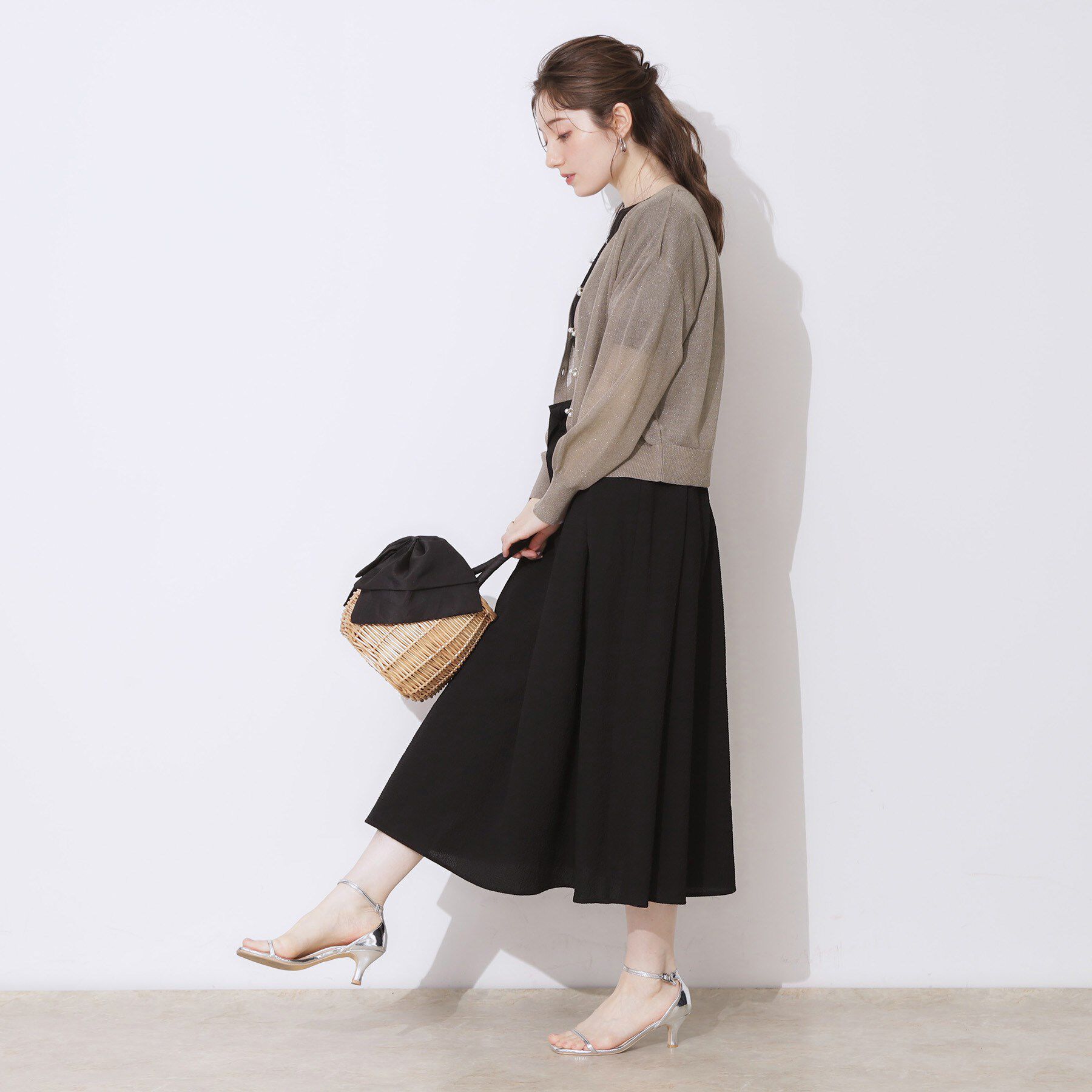 Couture broach「【上品な透け感・通勤】ダブルパール調釦シアーカーディガン」|カーディガン|