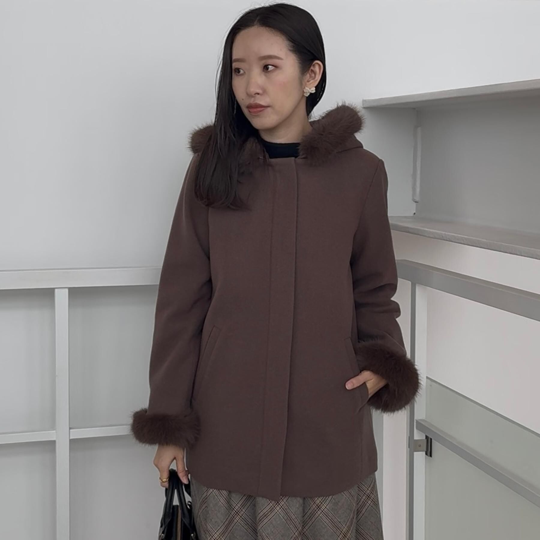Couture broach「【大人可愛い・フード取り外し可能】フードフェイクファー ハーフ丈コート」|その他|