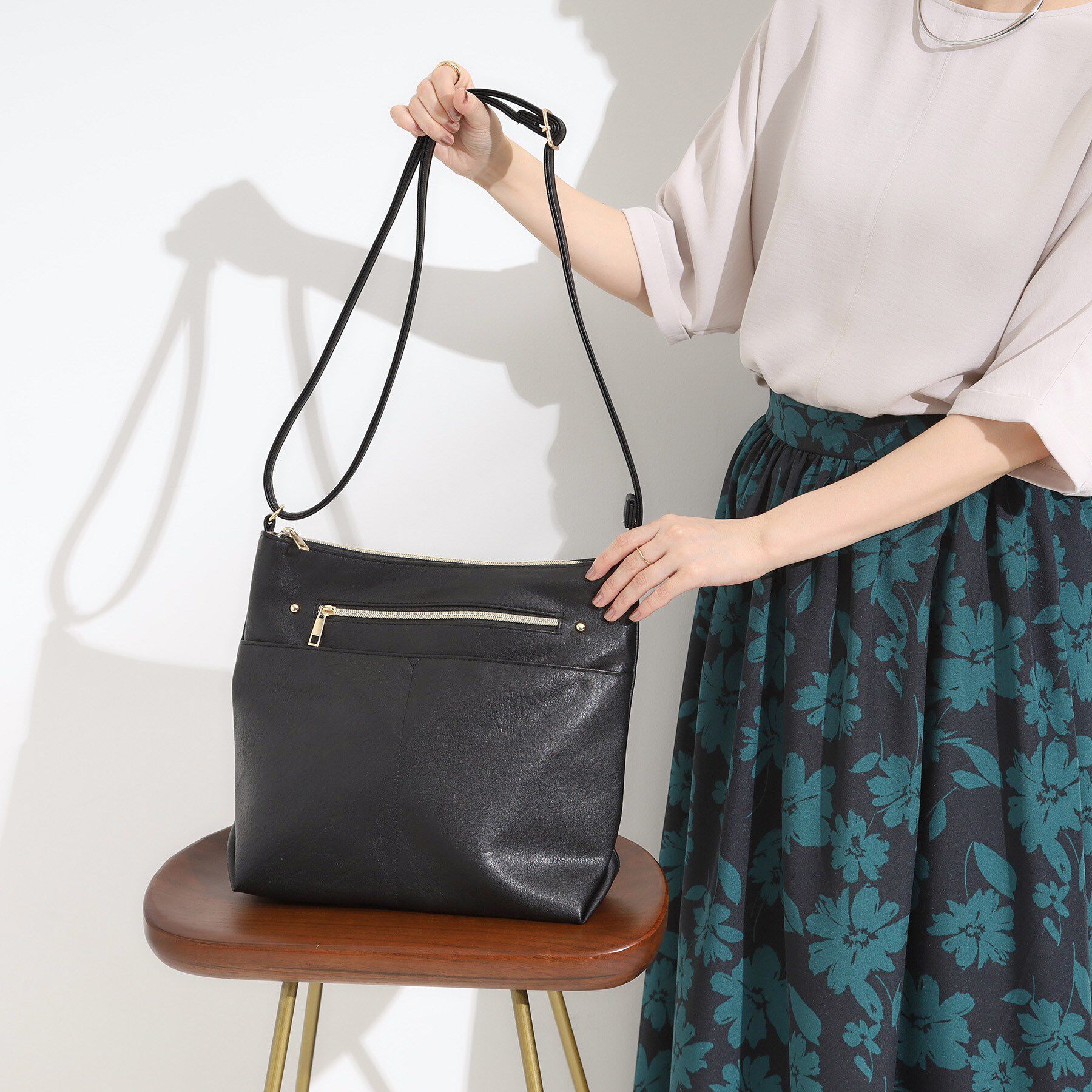 SHOO･LA･RUE「【デイリー使いに】フロント2ポケット ショルダーバッグ」|ショルダー・メッセンジャー|ブラック(019)