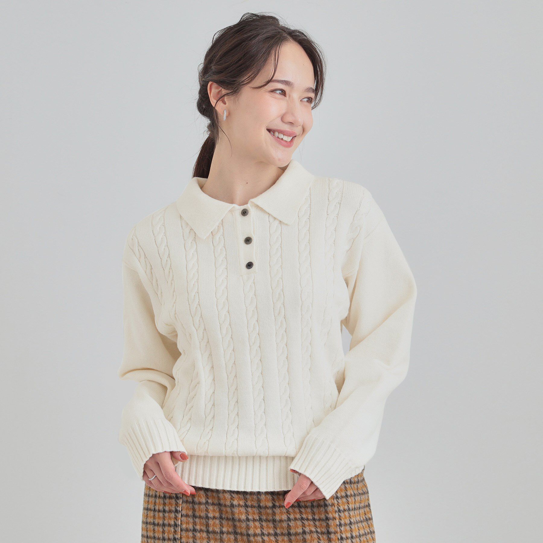 SHOO･LA･RUE「【S-LL】配色ボタンがポイント 襟付きケーブルニット」|ニット・セーター|