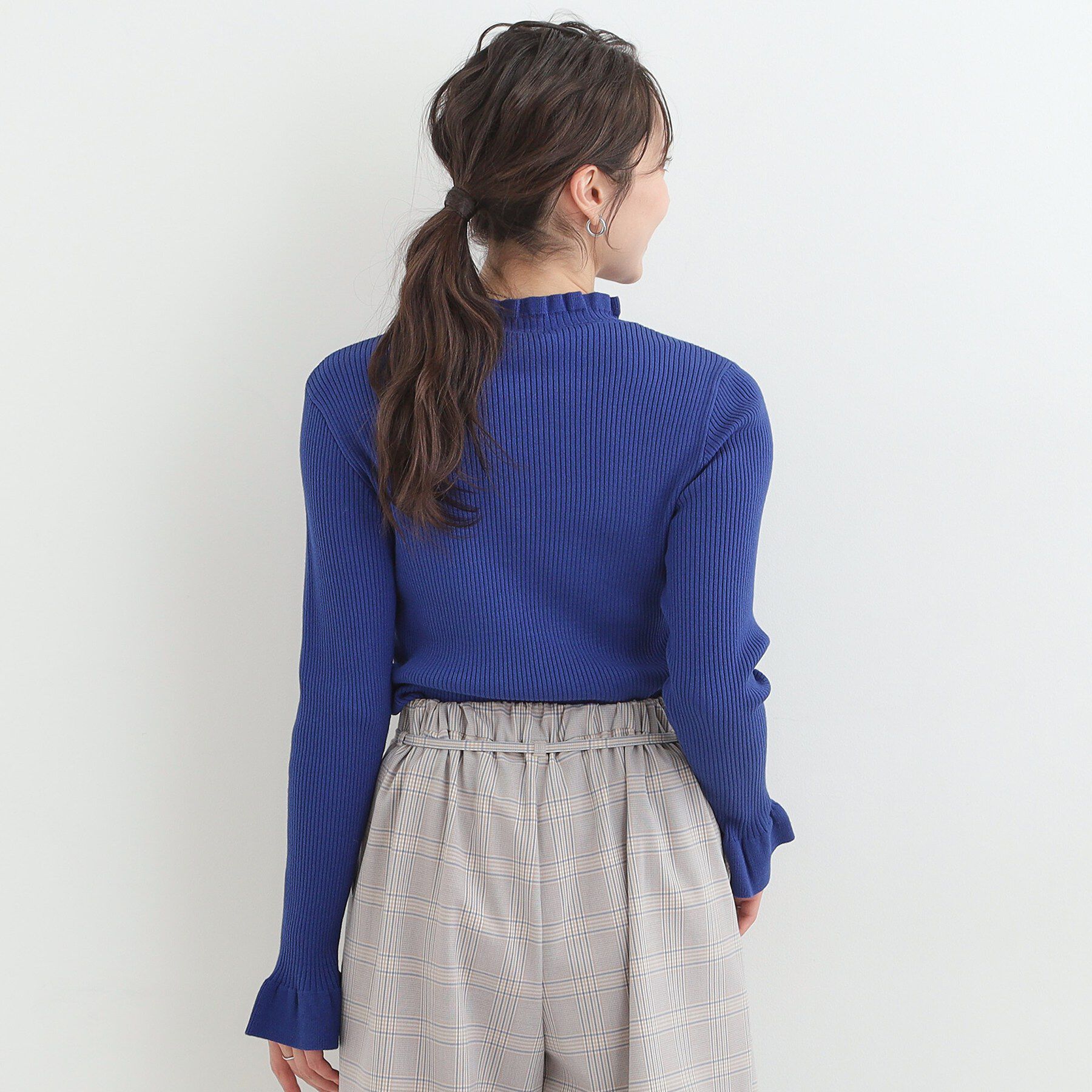 SHOO･LA･RUE「【洗濯機可/S-LL】お袖と襟のフリルで大人上品 やわらかリブニット」|ニット・セーター|