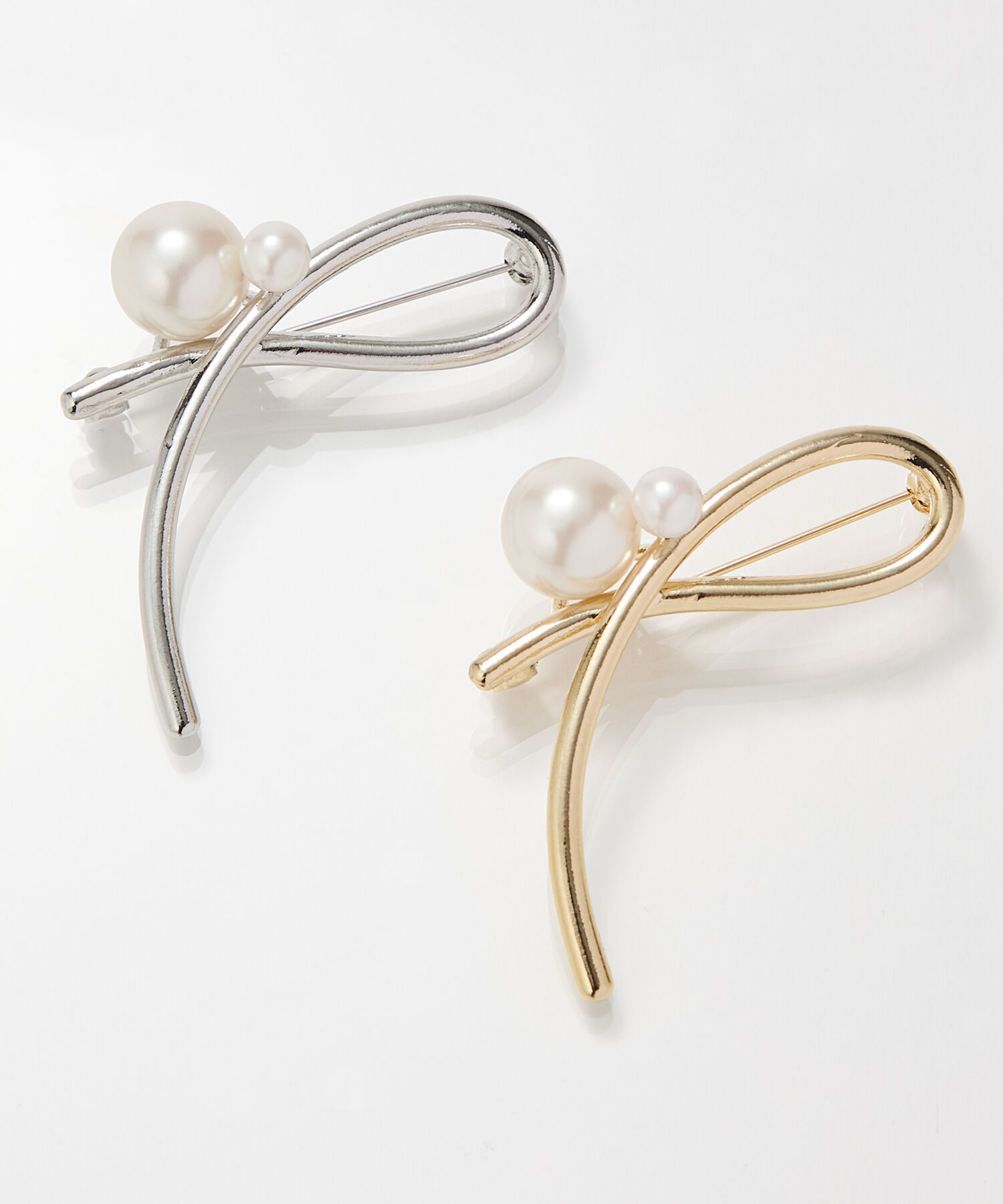 Phoebe「クロスメタルパールブローチ　ゴールド」|ブローチ・コサージュ|