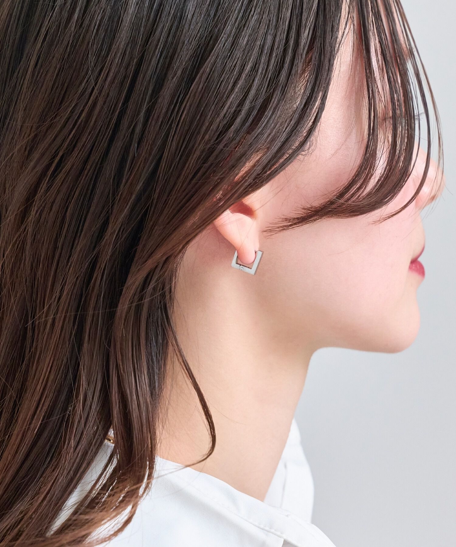 Phoebe「【金属アレルギー対応】ストレートスクエアフープピアス　シルバー/サージカルステンレス」|ピアス|