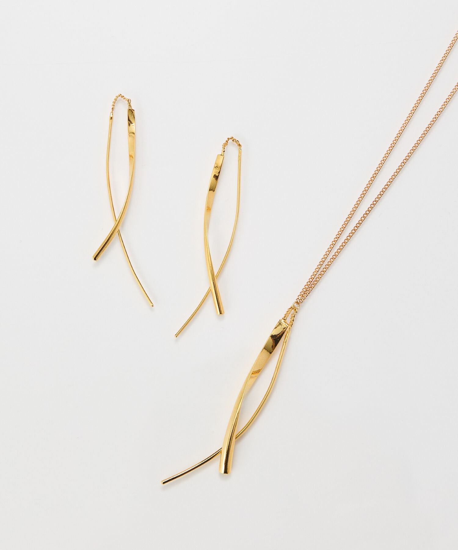 Phoebe「【金属アレルギー対応】ツインカーブアメリカンピアス　ゴールド/ニッケルフリー」|ピアス|