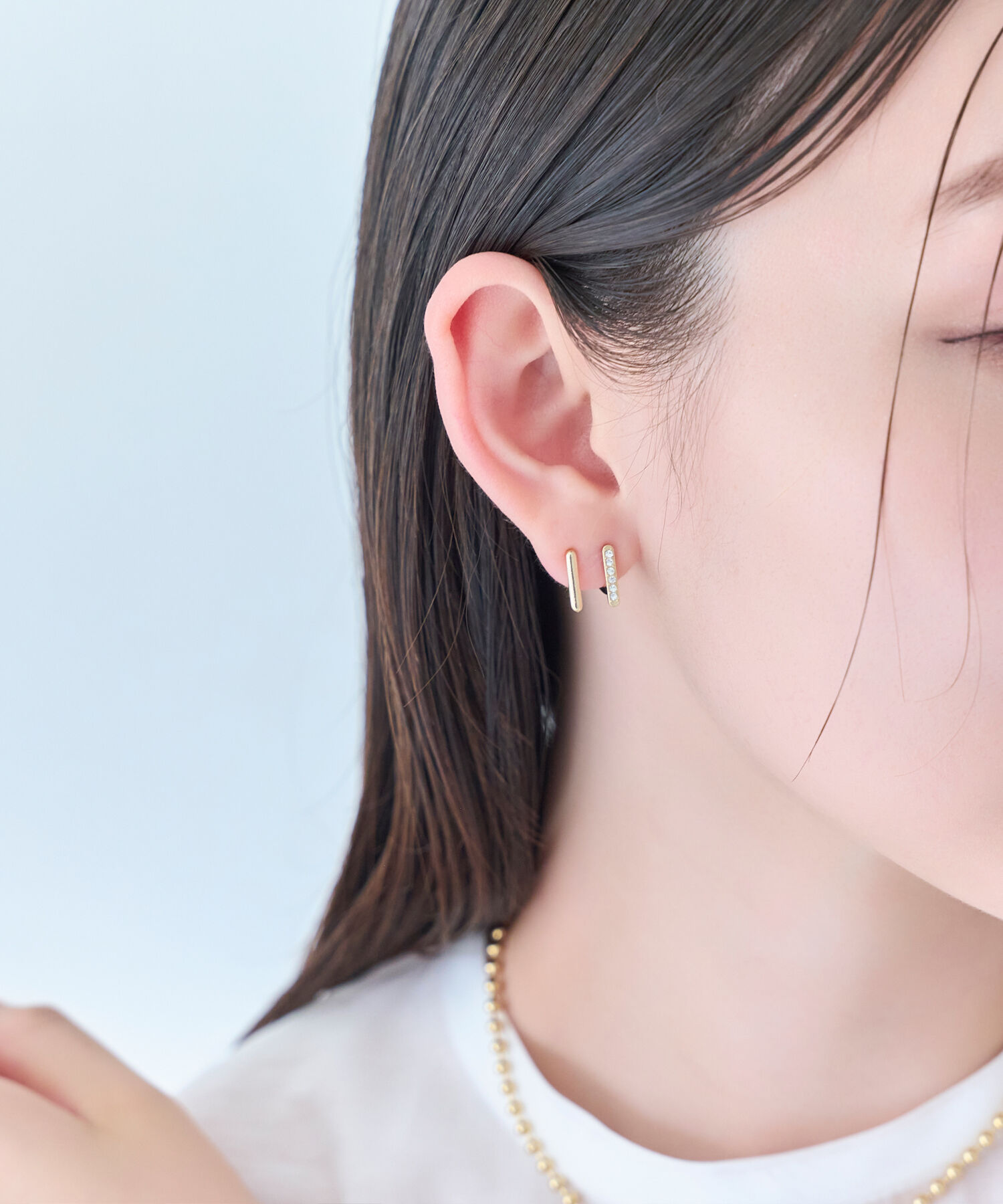 Phoebe「【痛くないシリーズ/金属アレルギー対応】ダブルラインビジューライトフィットイヤリング　ゴールド」|イヤリング|