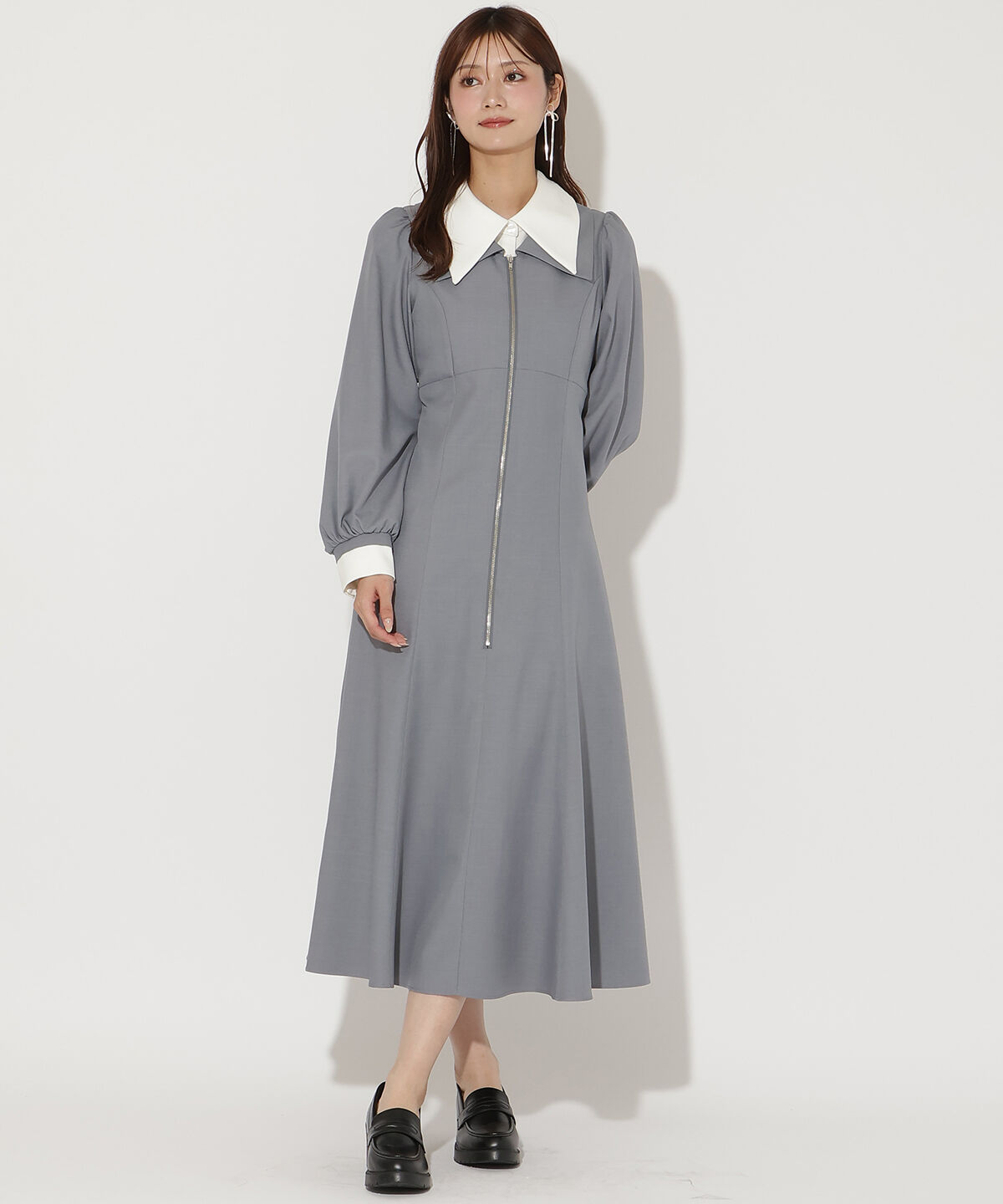 アンドクチュール「レイヤード襟フロントZIPワンピース」|ワンピース|グレー
