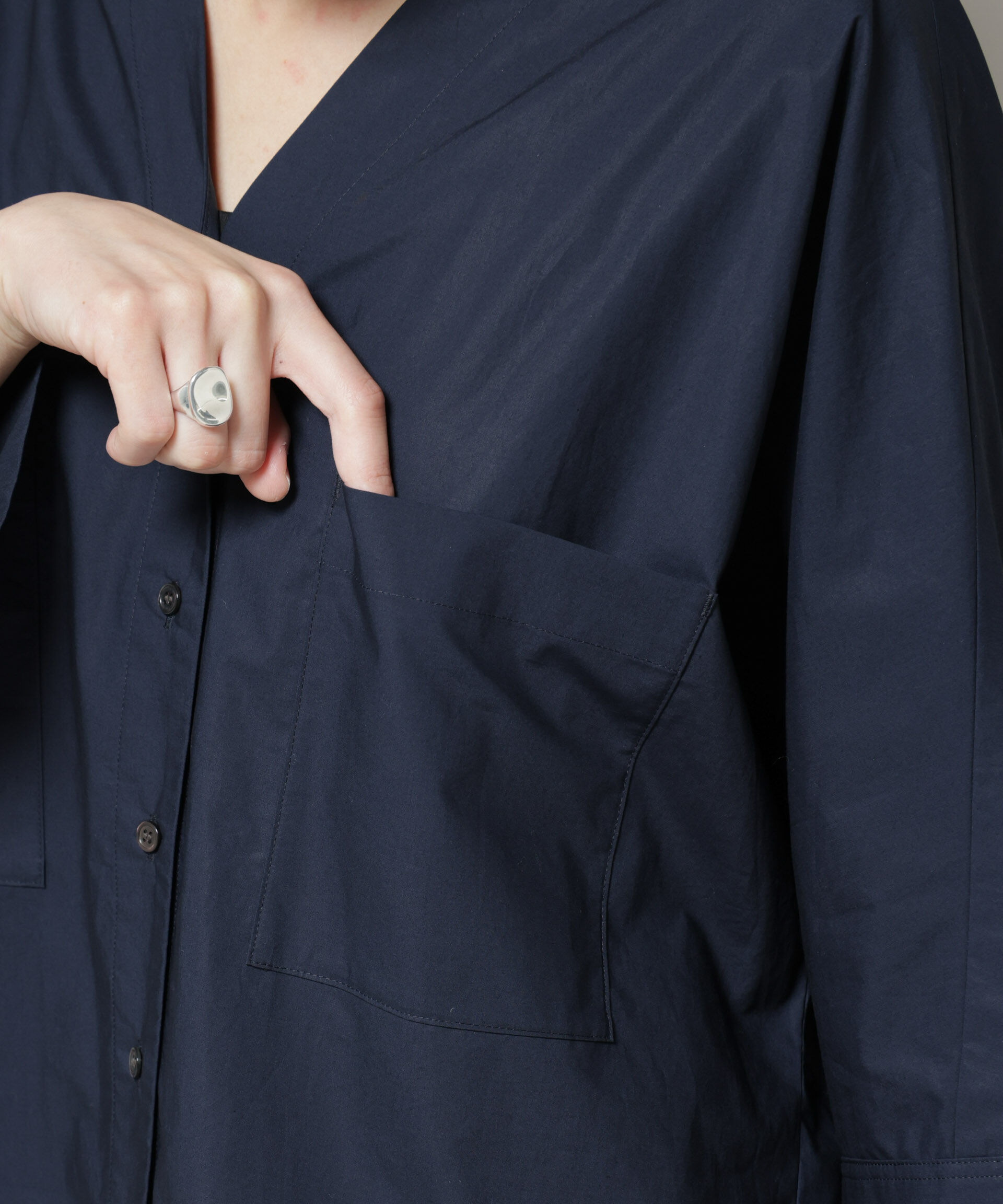 nano･universe「Vネックオーバーサイズシャツ」|シャツ・ブラウス|