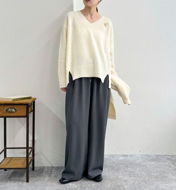 fredy emue「CASHMILE WOOL Vネックプルオーバー（ブローチ付き）」|ニット・セーター|