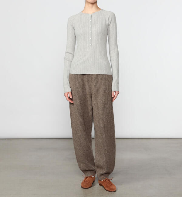  「RYE TENDER | ヘンリーネック リブニット WOMEN」|ニット・セーター|