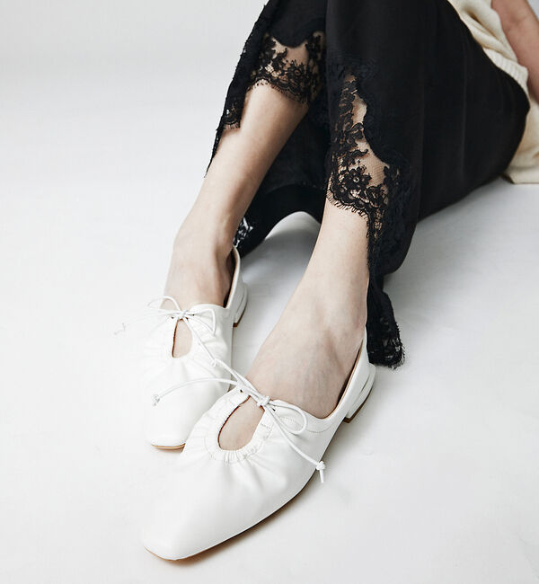 AU BANNISTER「【LAROUTE】レースアップギャザー ソフトパンプス」|その他|