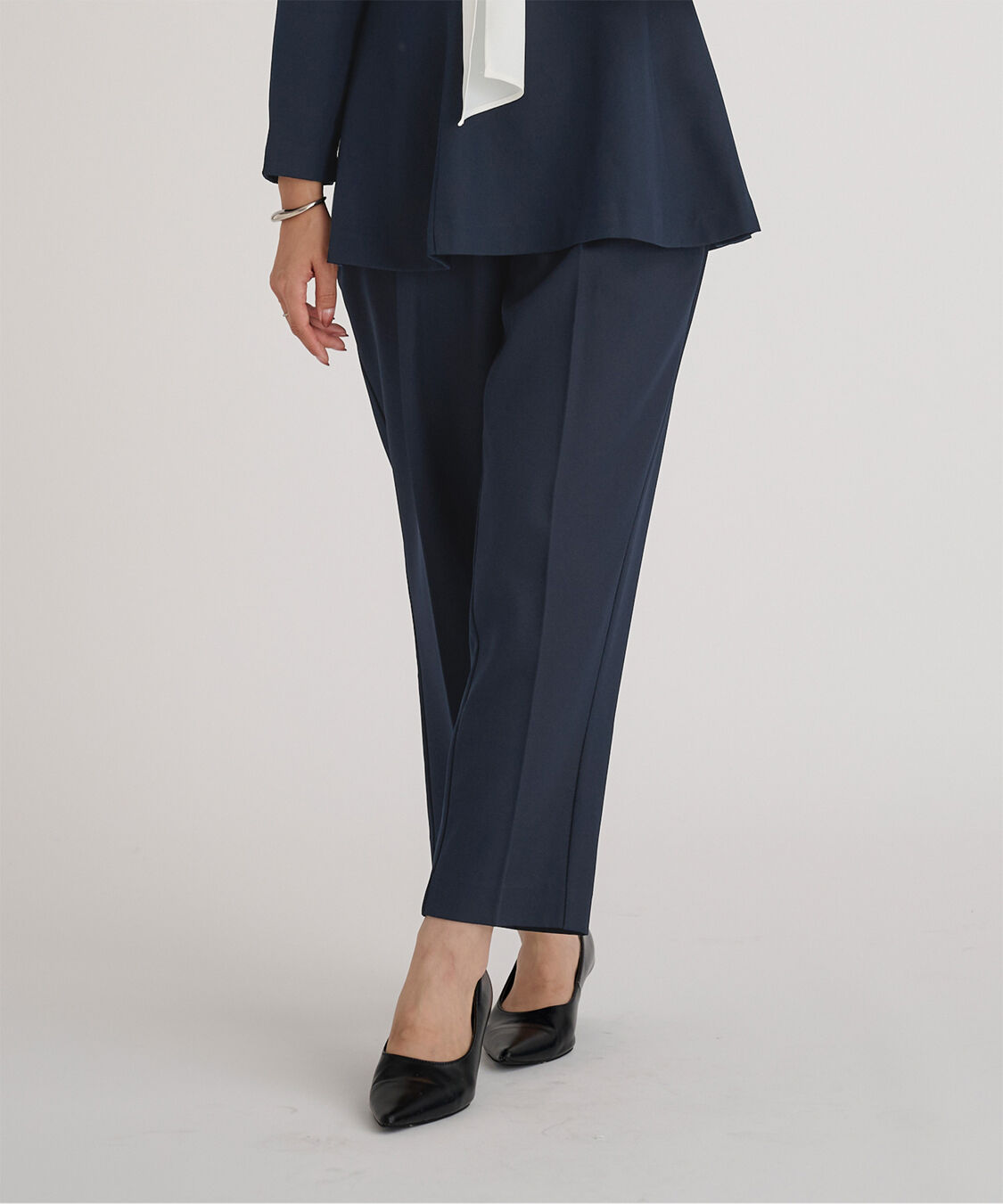 ur's「1タックセンタープレスコクーンパンツ」|スラックス|ダークネイビー