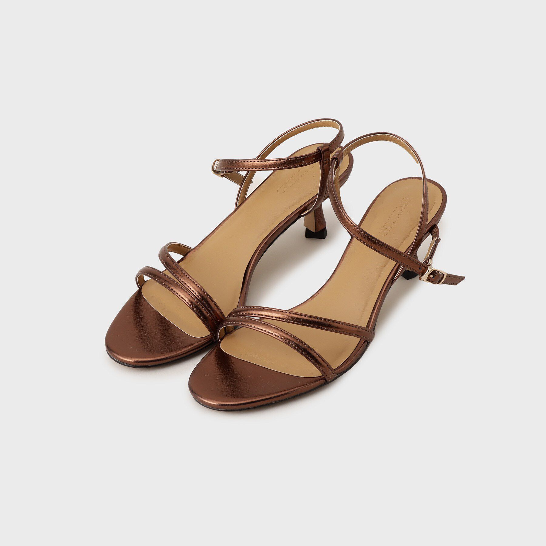 UNTITLED「シャイニーナローサンダル」|サンダル|